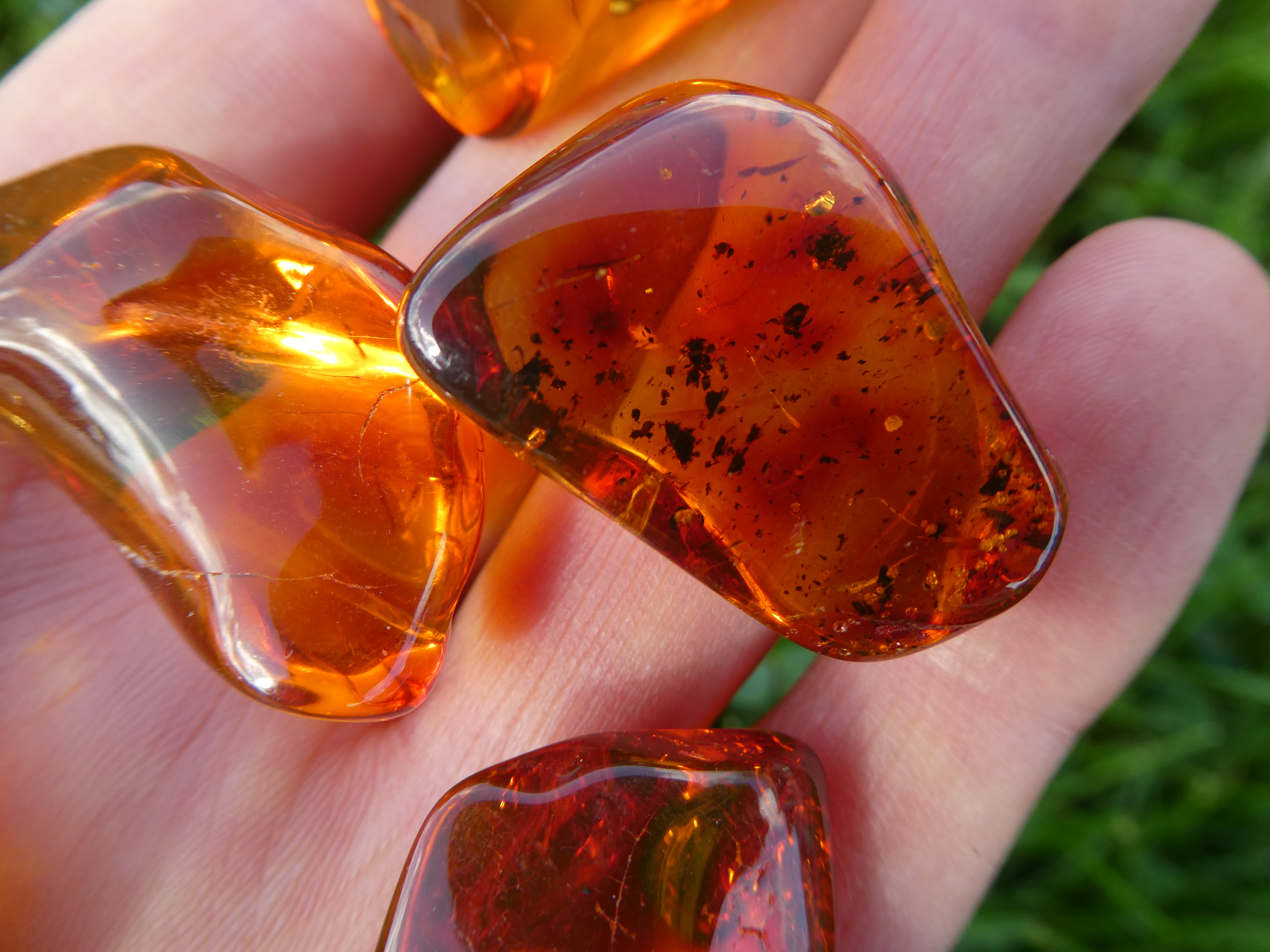 ONE (1) BALTIC AMBER Tumbled Stone/ Transparent, Natural, Genuine, Raw, Untreated Amber Pocketstone/ Radiant Color, Solar Plexus 🧝🏻‍♂️