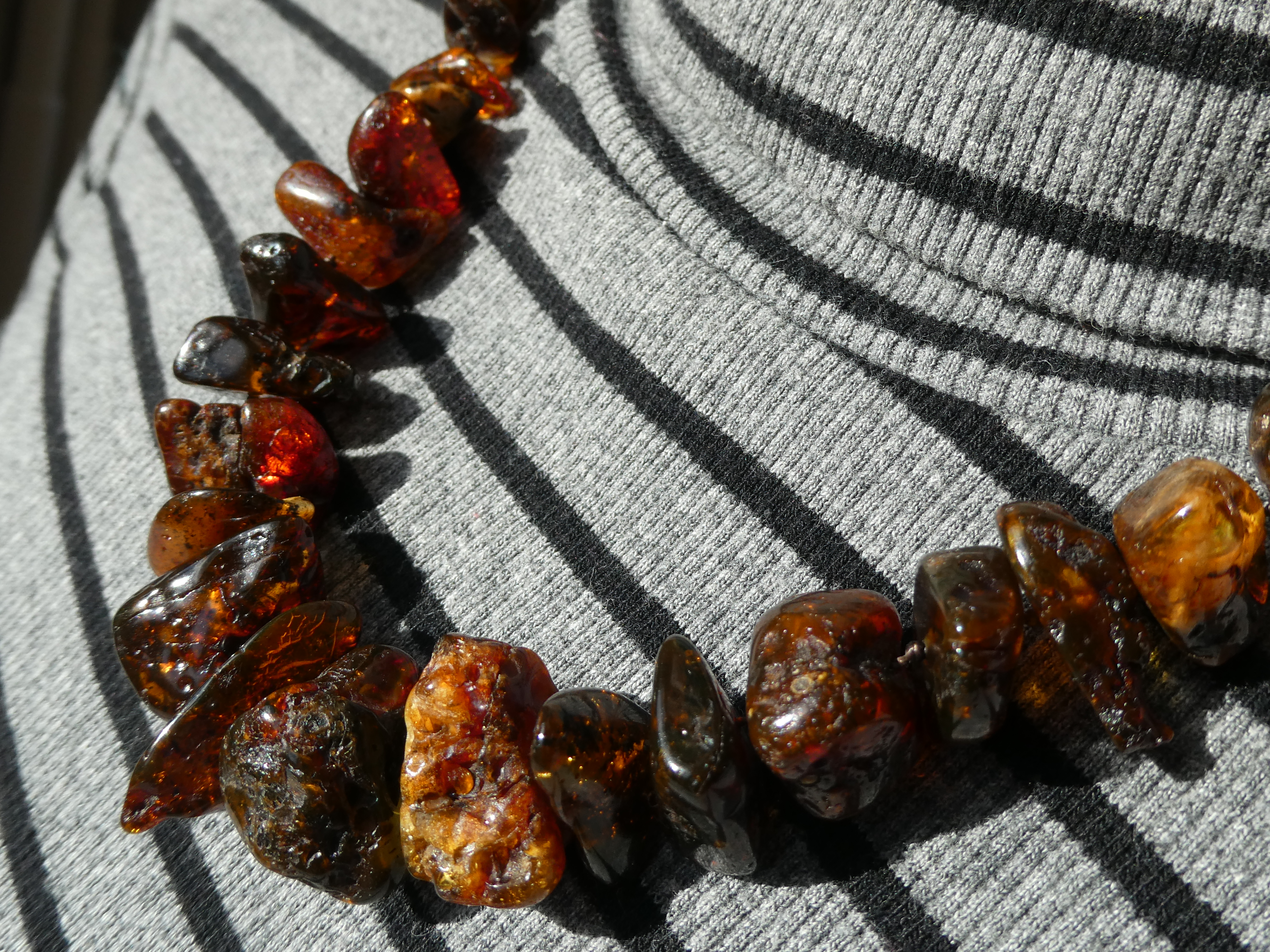 DARK PROTECTOR Transparent Red Greenish Brown Colorful GENUINE BALTIC AMBER Necklace