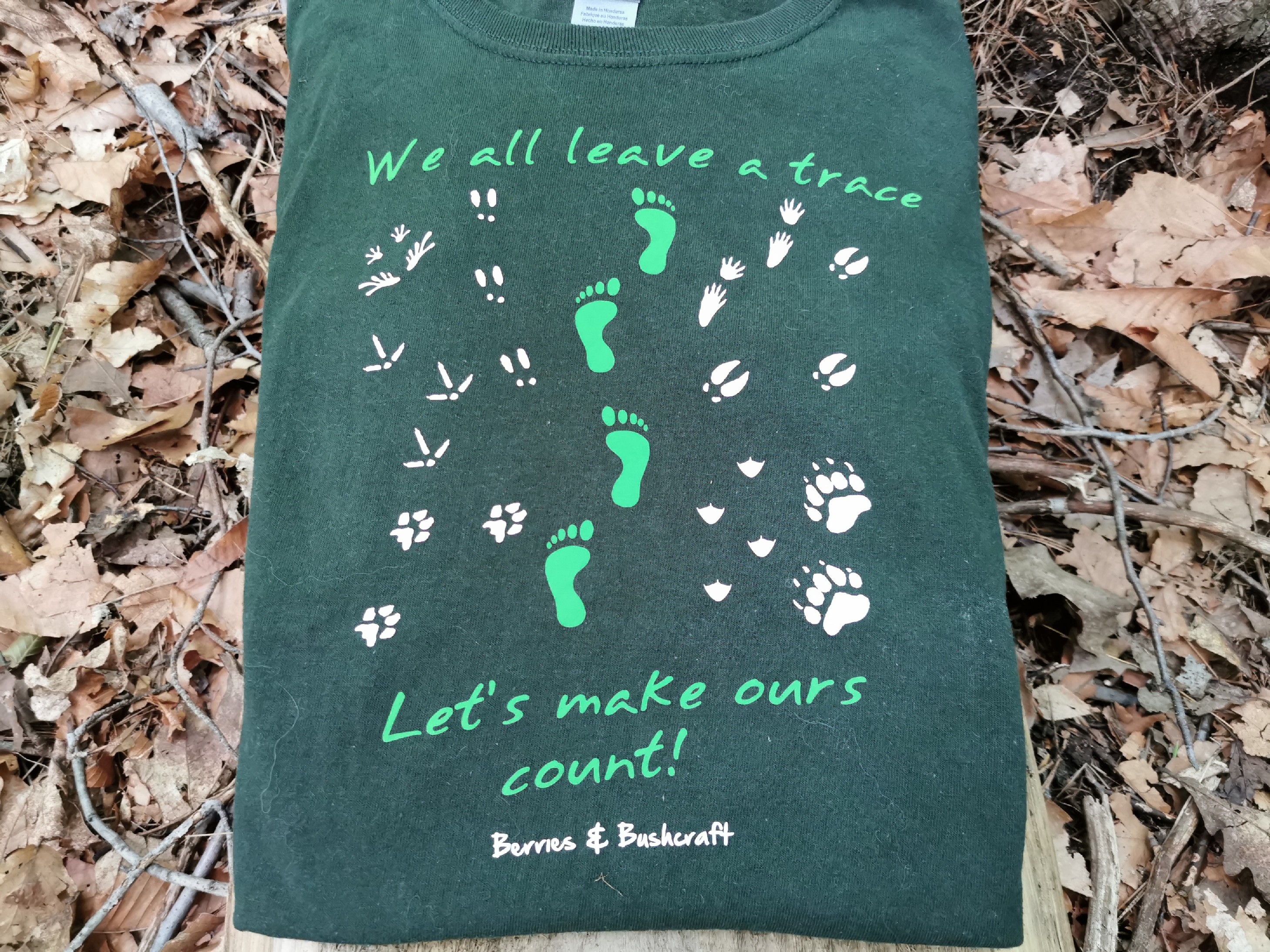 T-shirt - Animal Tracks "We All Leave a Trace. Let's make Ours Count!"