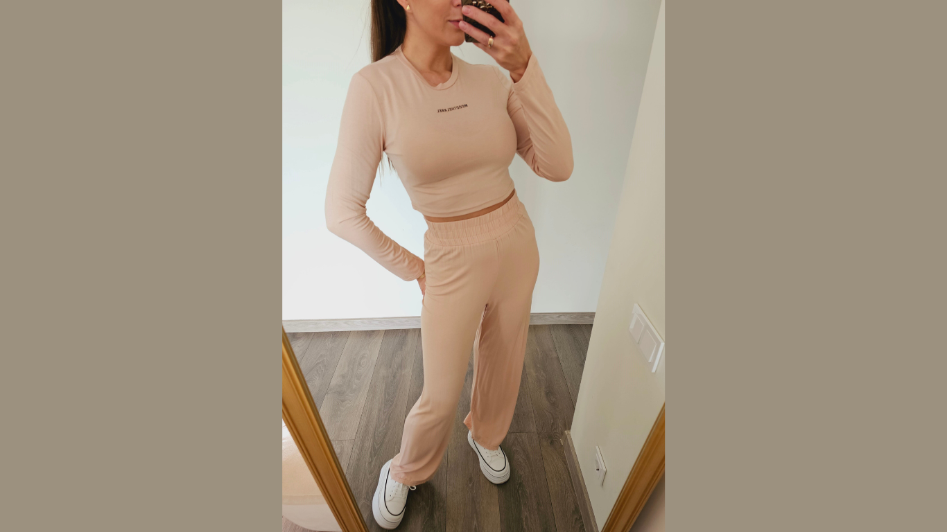 Laisvalaikio kostiumėlis ,,Creamy"