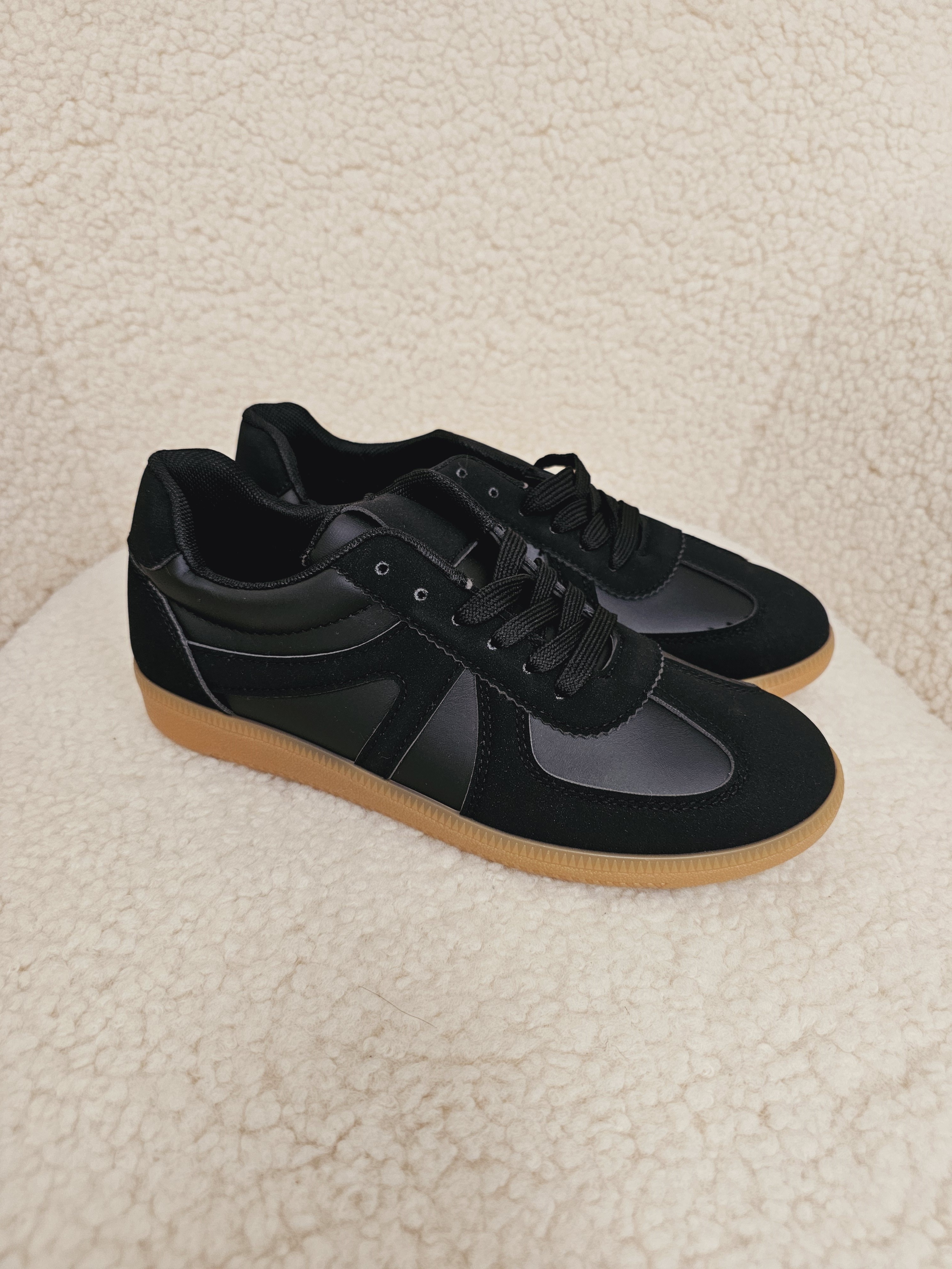Laisvalaikio batai ,,Black gazelle"