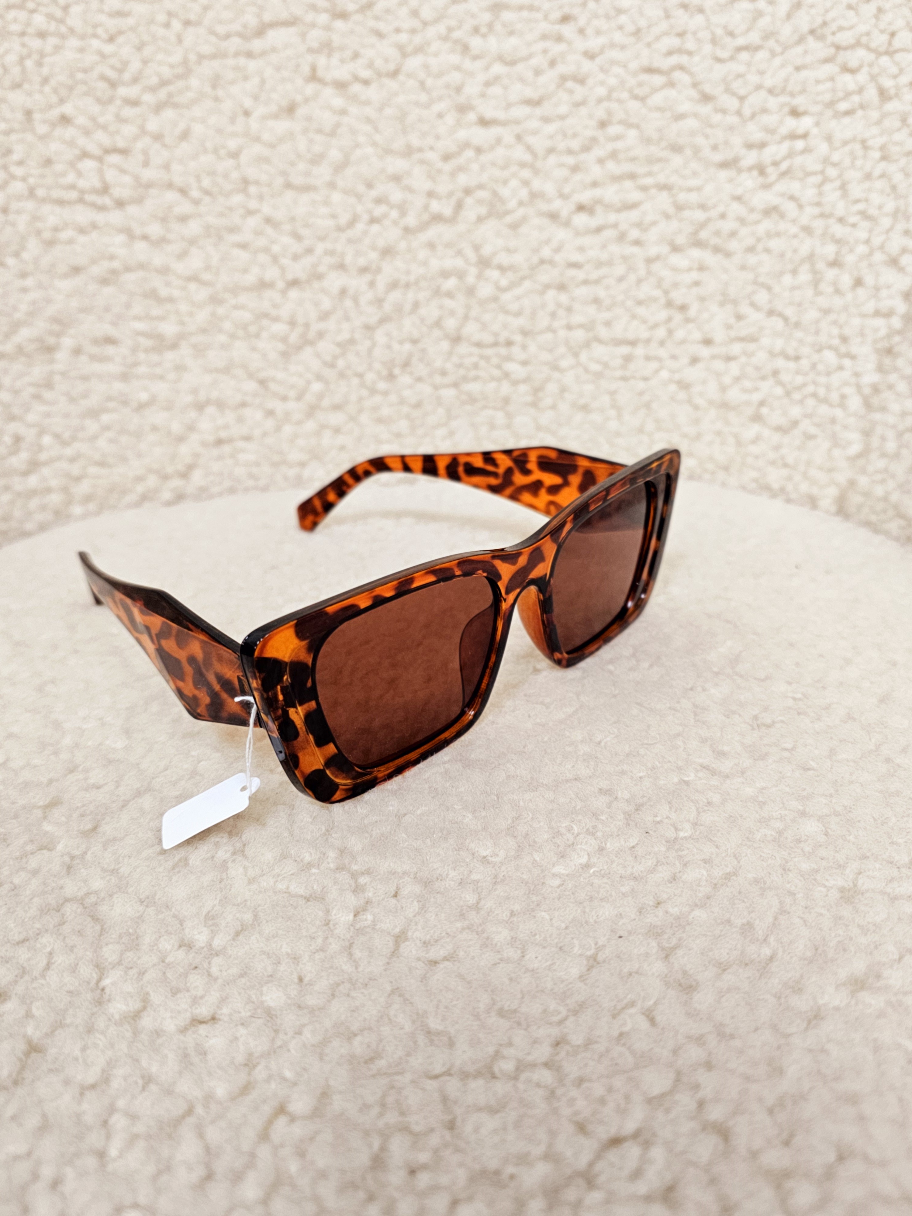 Akinukai ,,Brown leo"