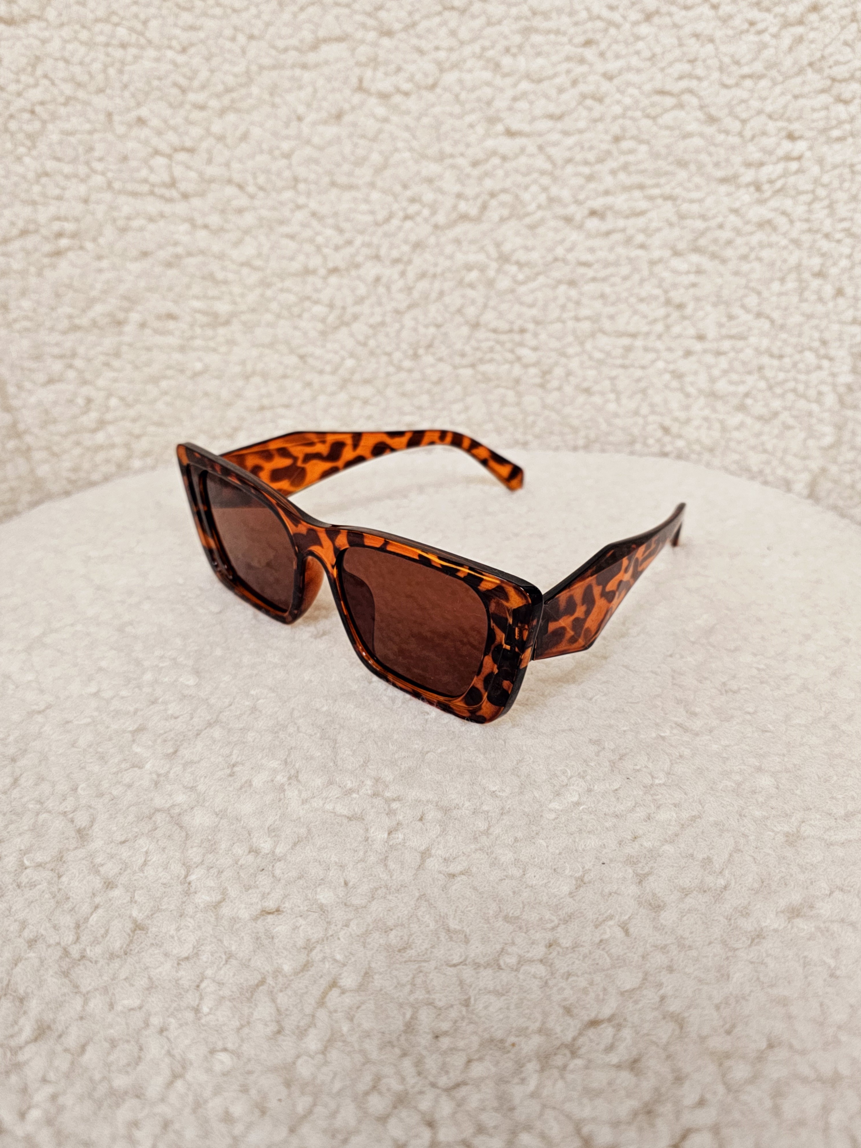 Akinukai ,,Brown leo"