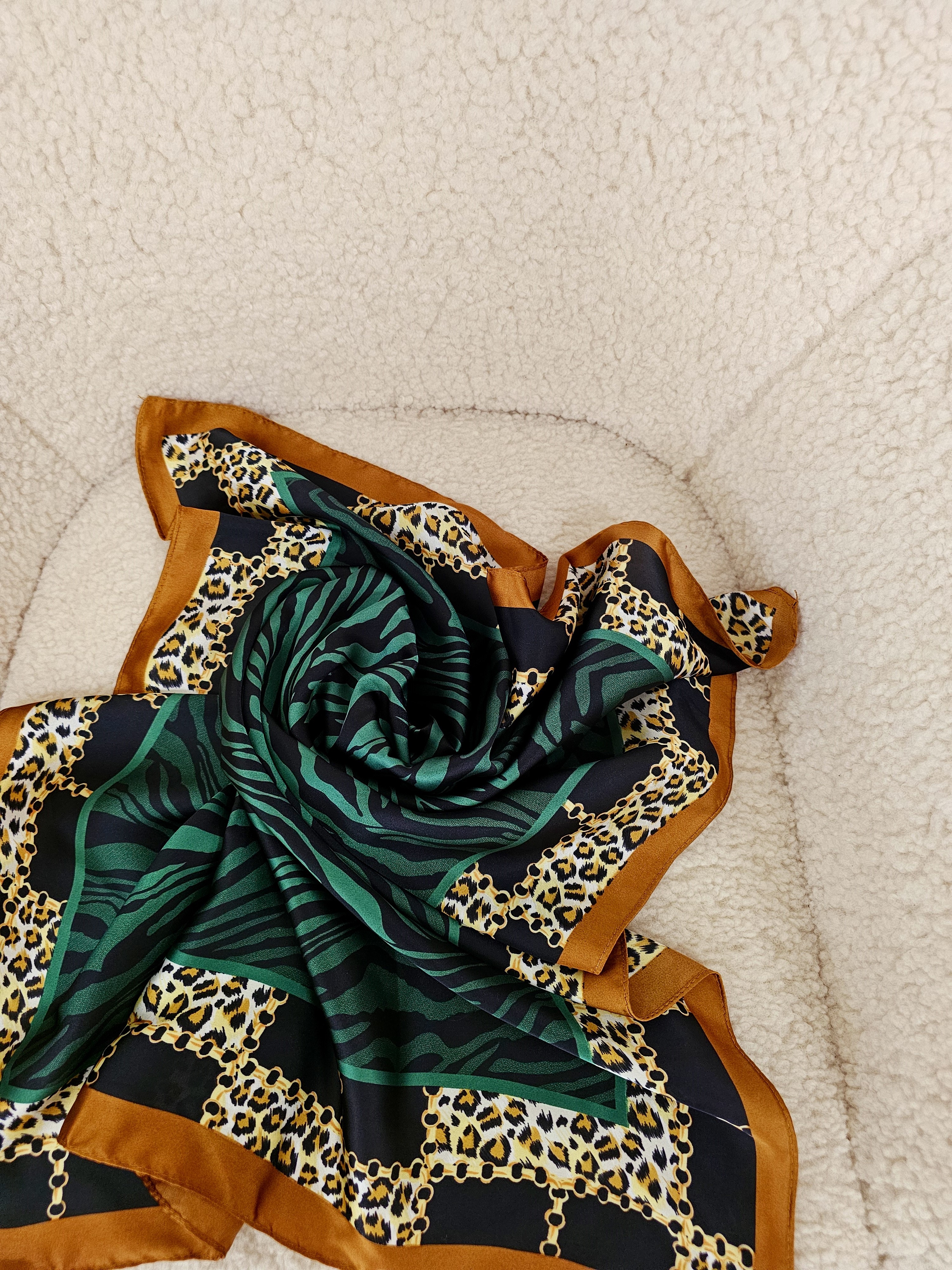 Skarelė ,,Green zebra"