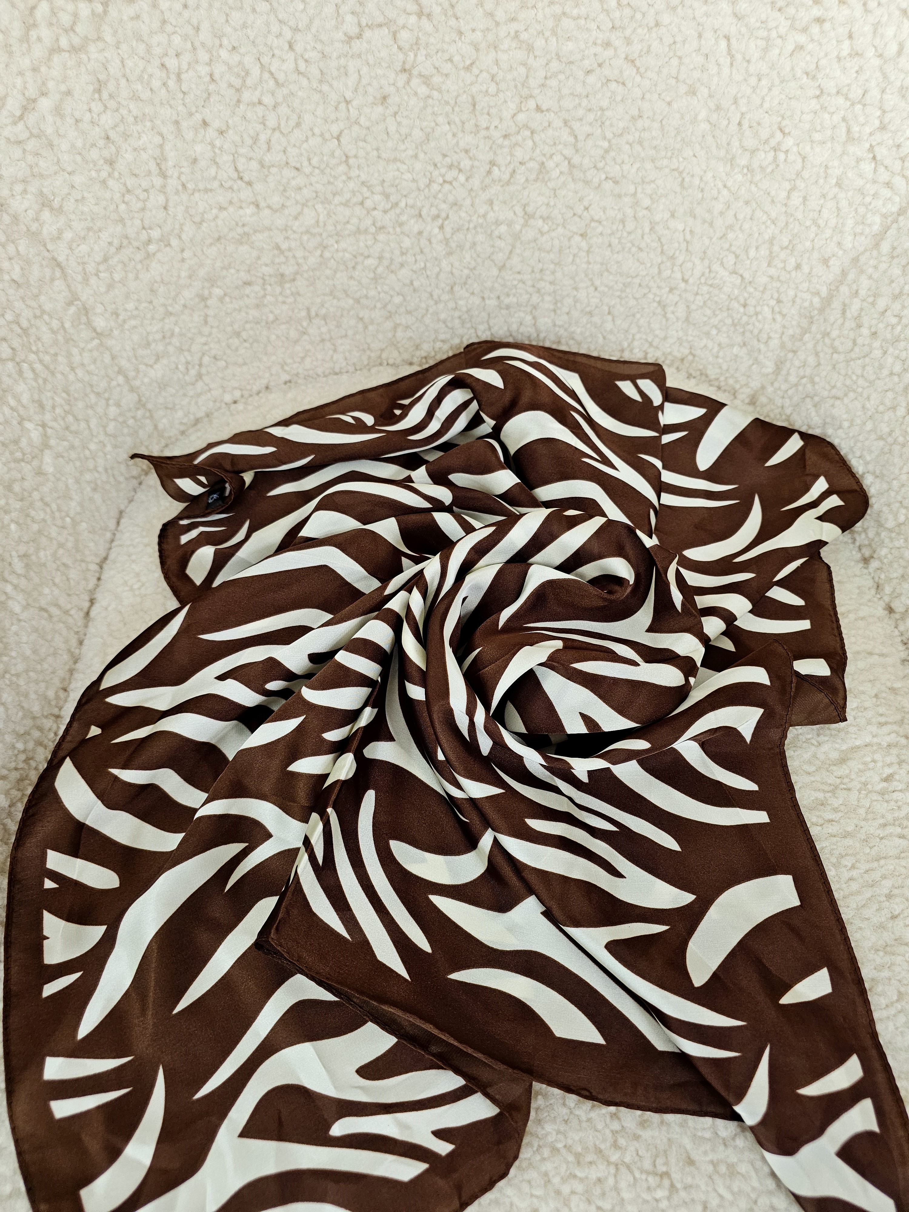Skarelė ,,Brown zebra"