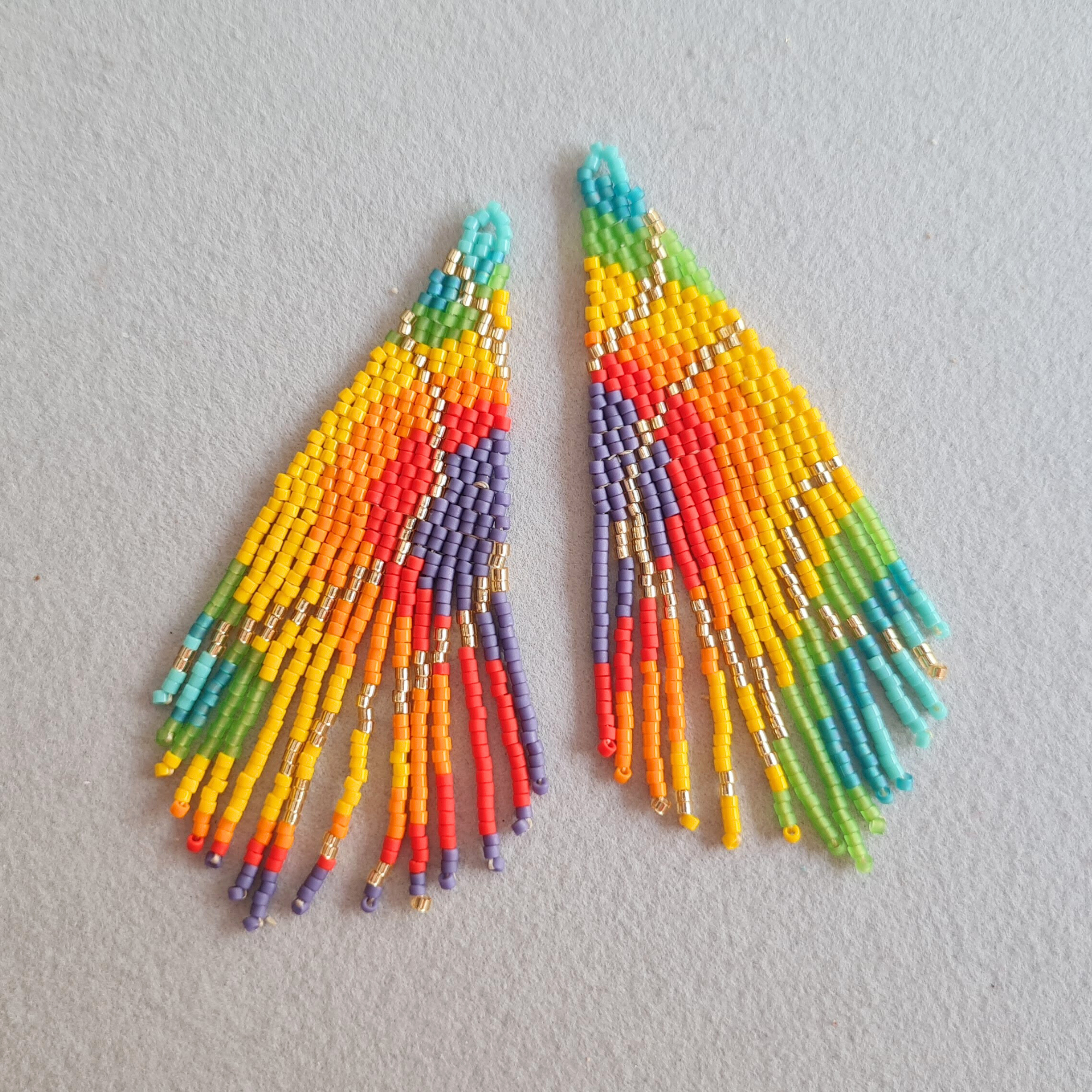 Waves of Colors Fringe Earrings Pattern with Word Chart