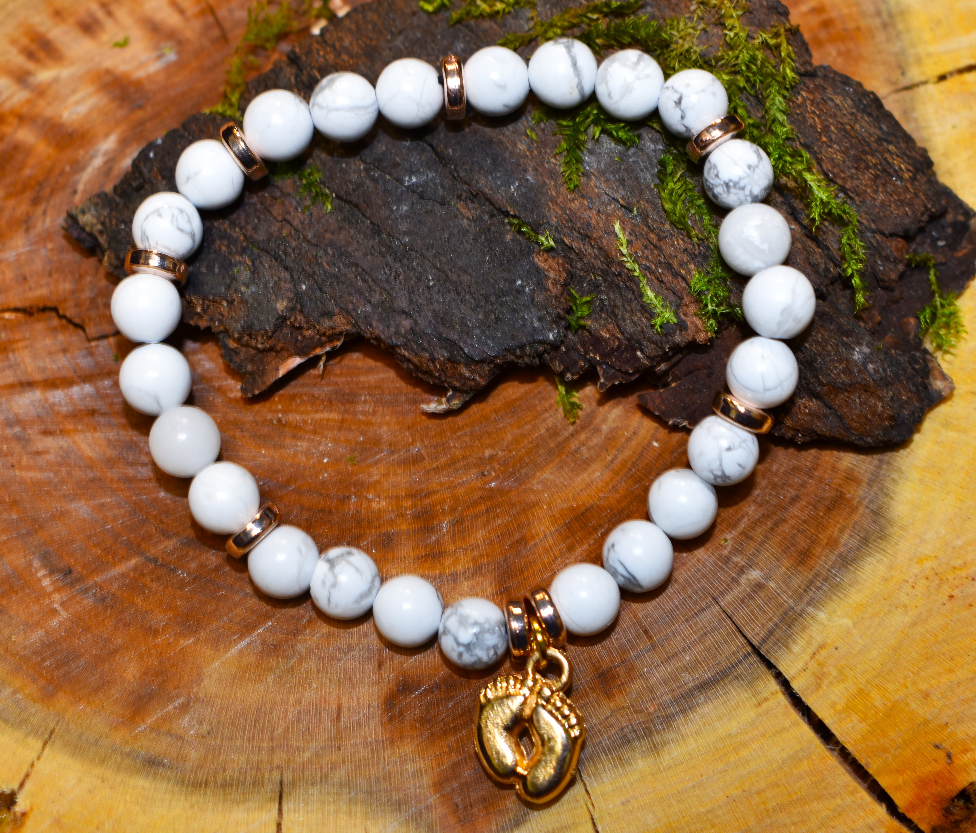 Bracelet Howlite petits pieds couleurs doré