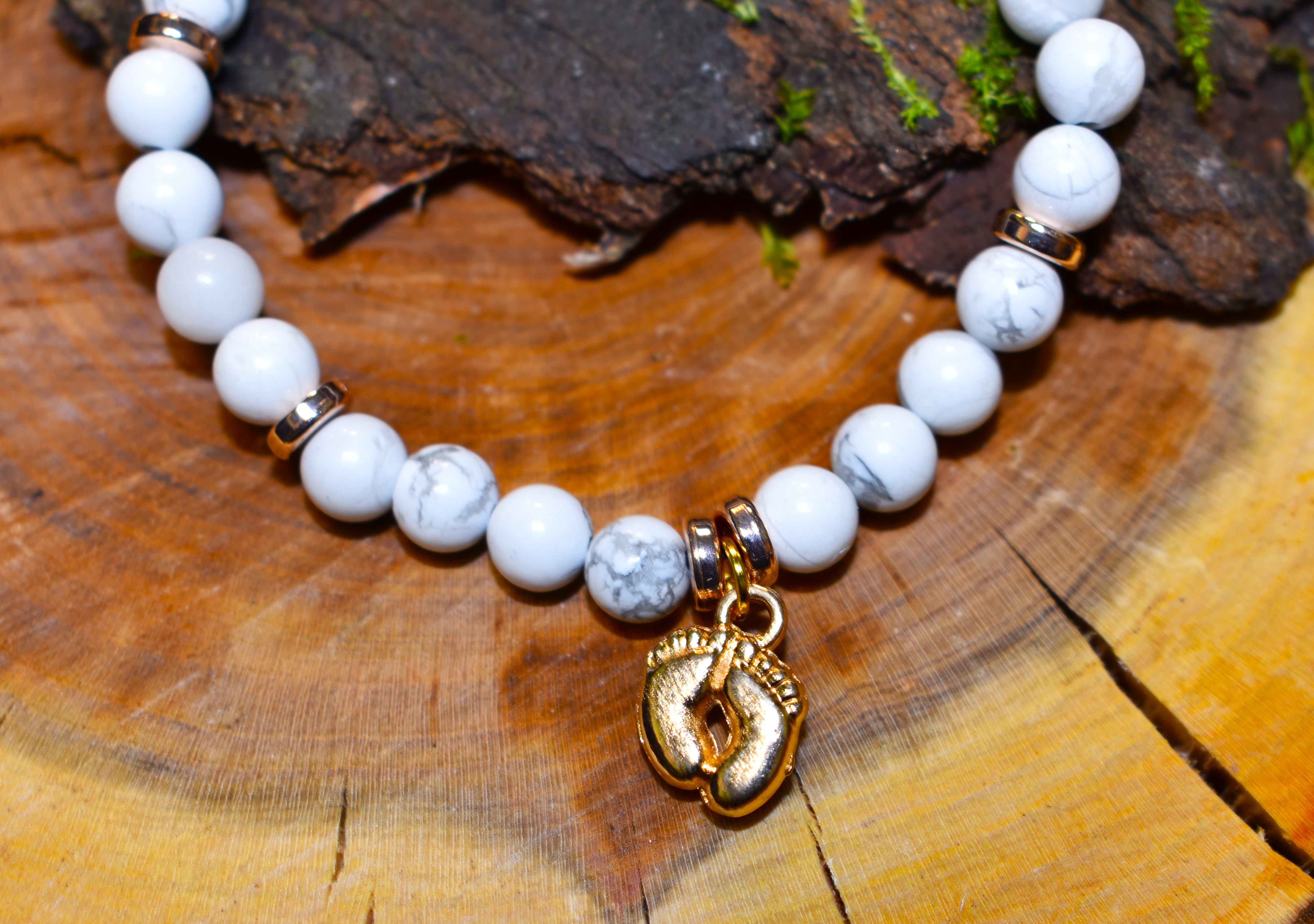 Bracelet Howlite petits pieds couleurs doré