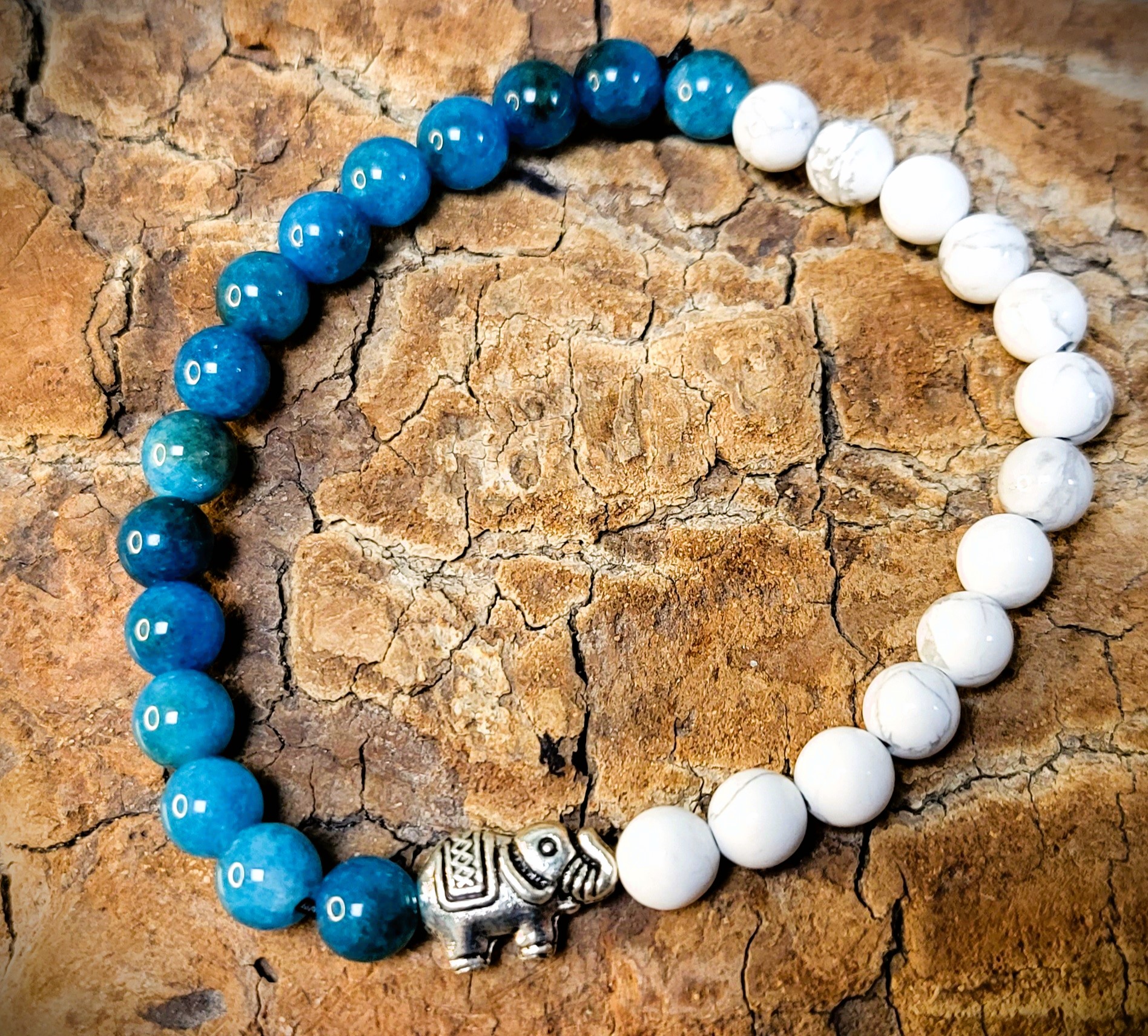 Bracelet Apatite et Howlite éléphant argenté