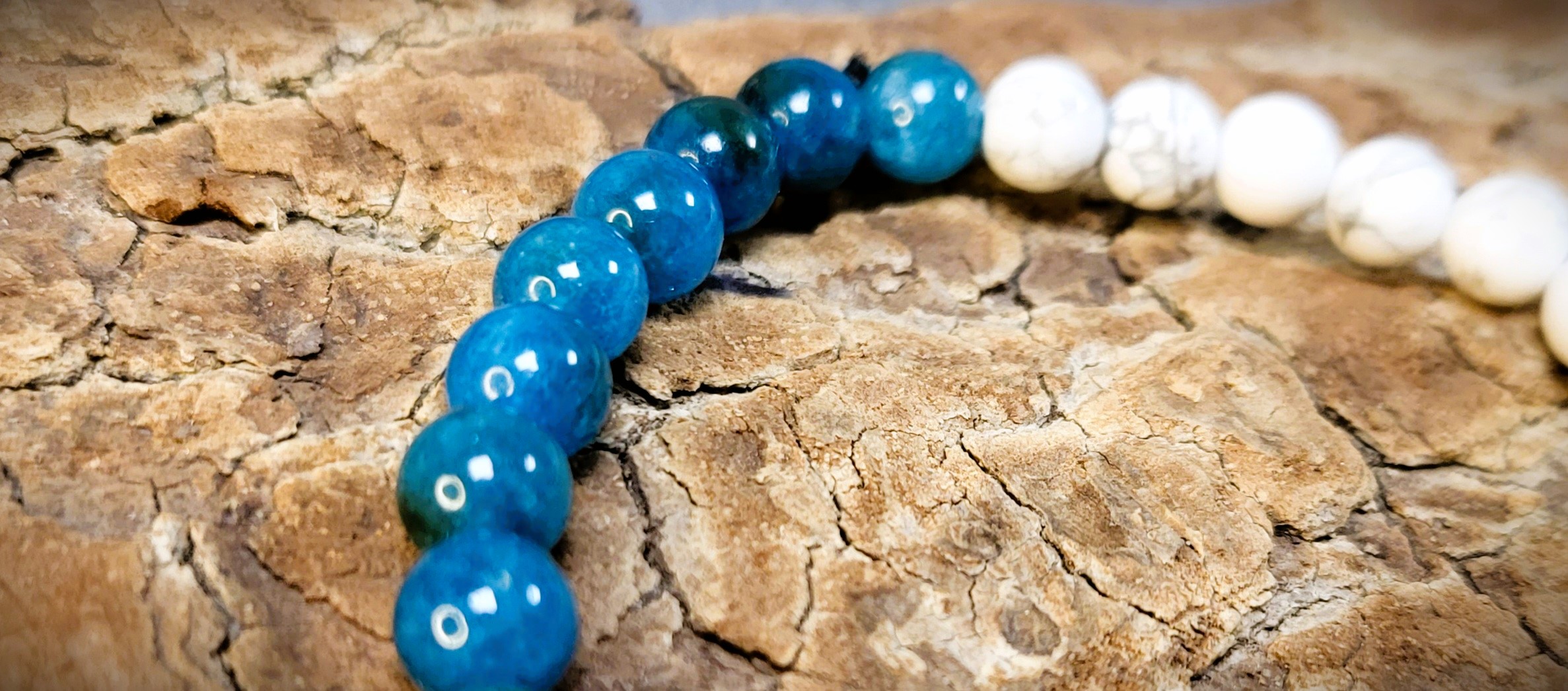 Bracelet Apatite et Howlite éléphant argenté