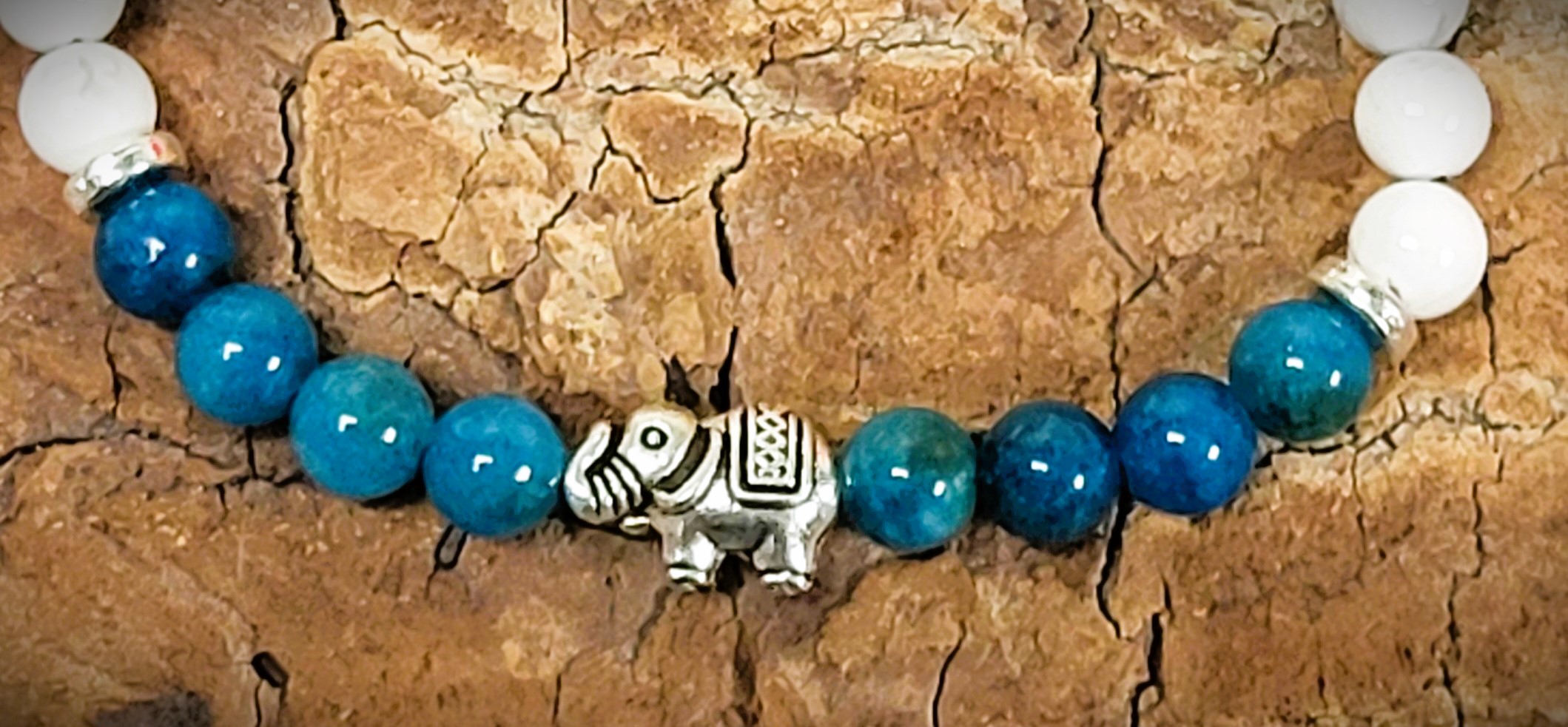 Bracelet Apatite et Howlite éléphant argenté