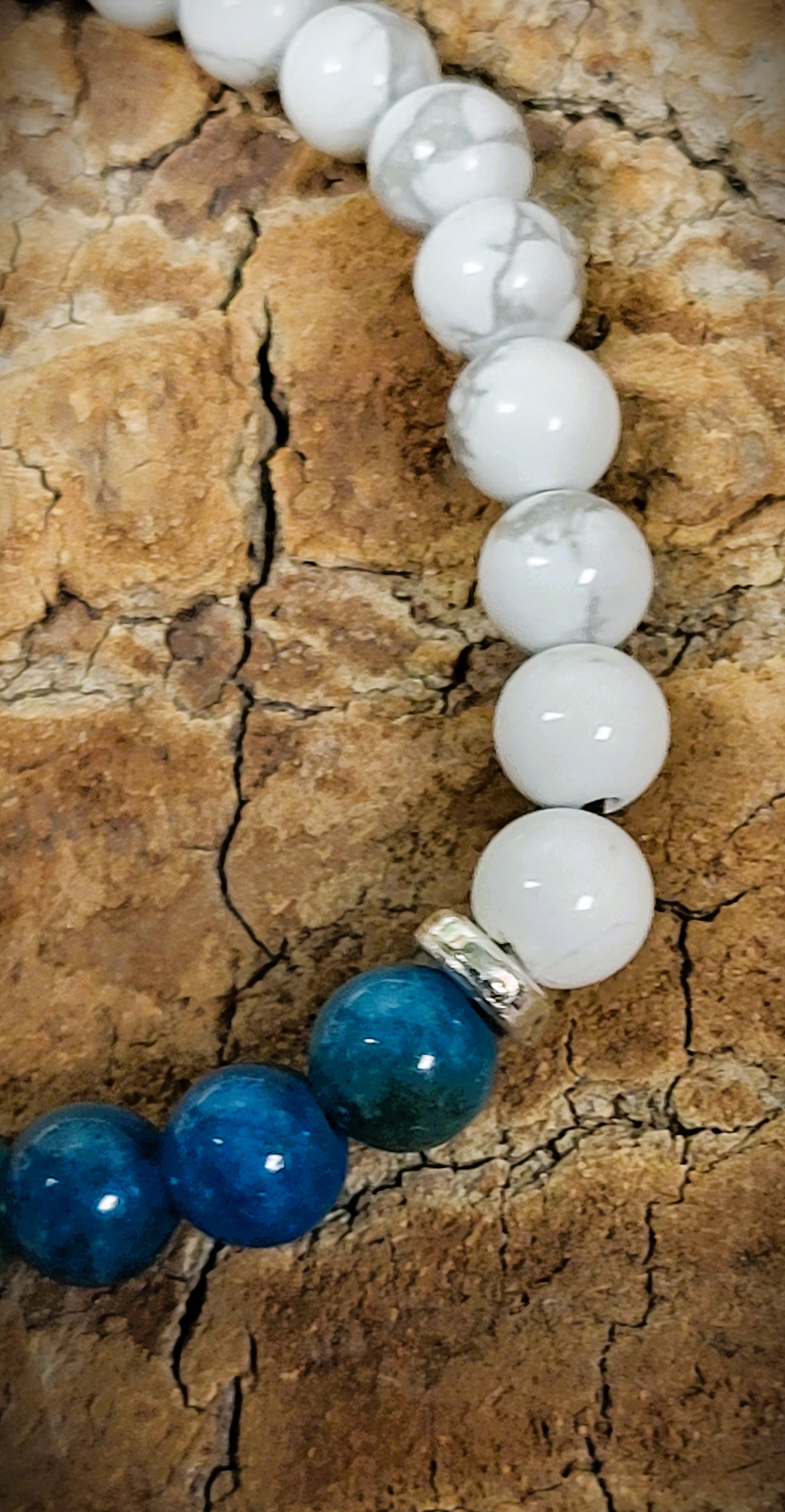 Bracelet Apatite et Howlite éléphant argenté