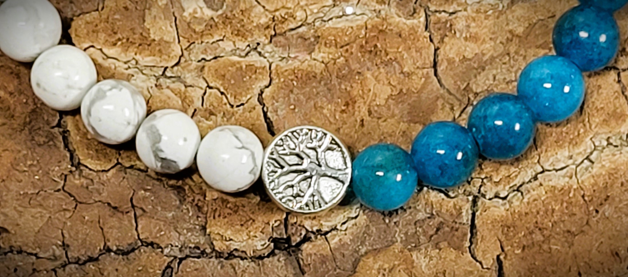 Bracelet Apatite et Howlite arbre de vie argenté
