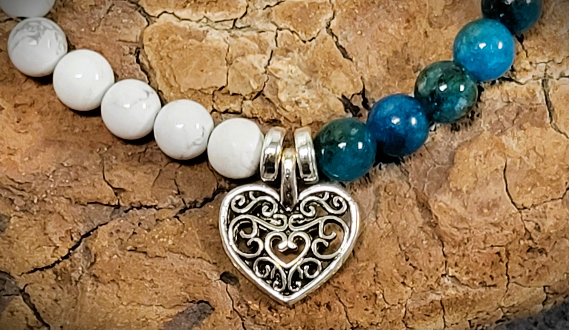 Bracelet Apatite et Howlite coeur argenté
