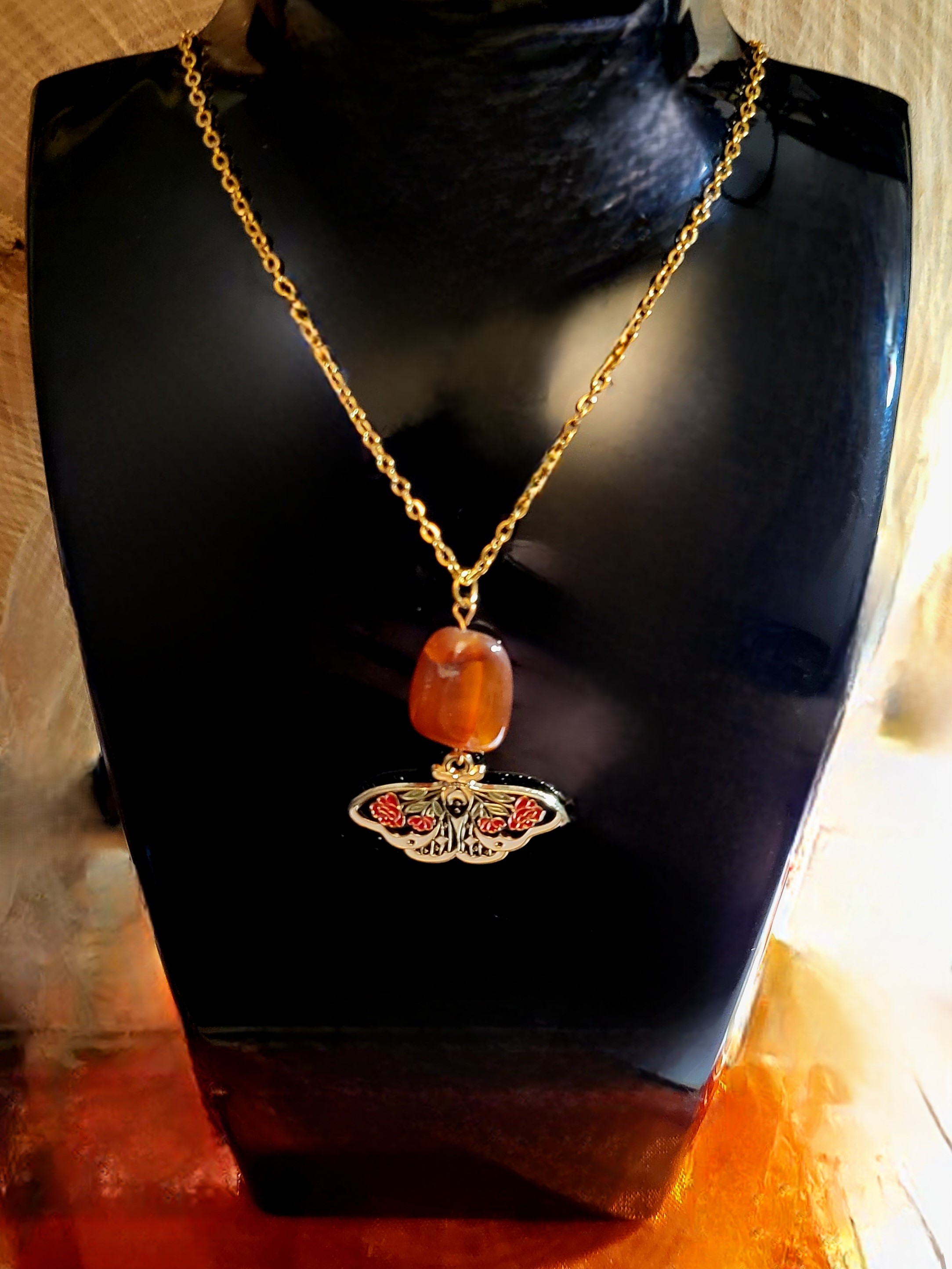 Collier Papillon de nuit délicat