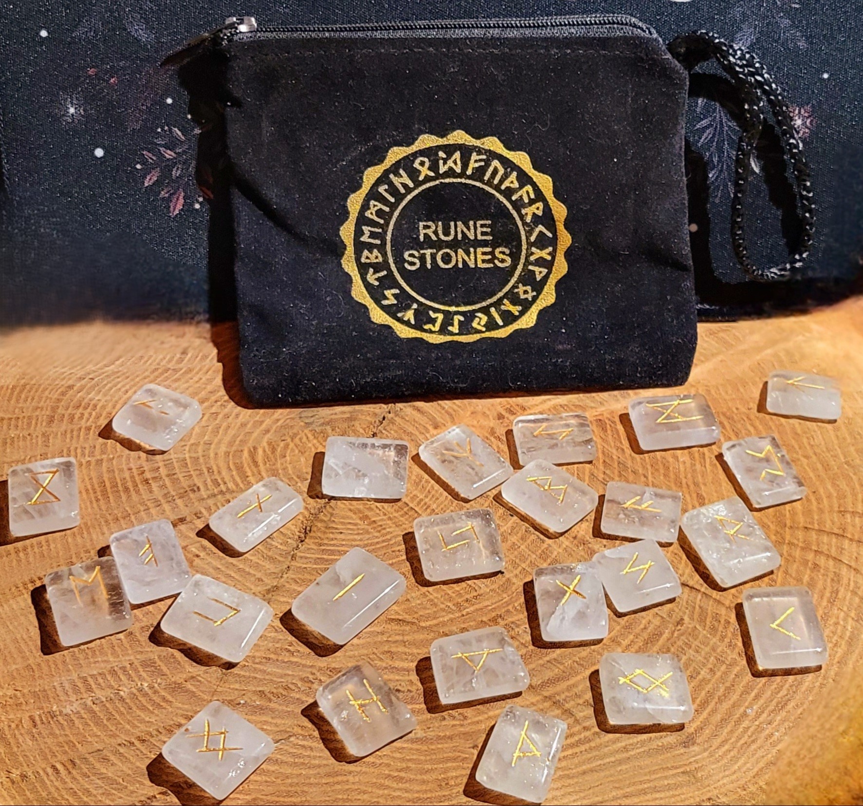 Pochon avec runes en cristal de roche