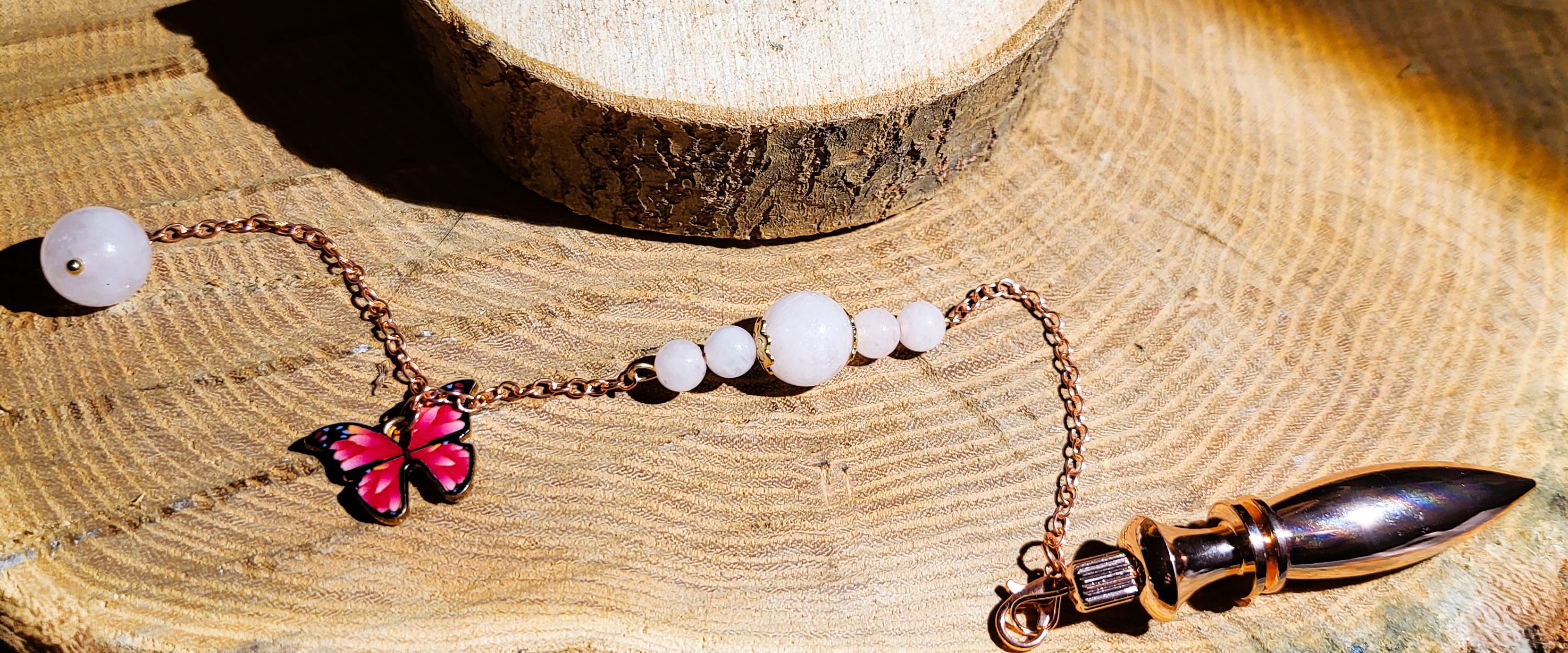 Pendule Quartz rose et Papillon