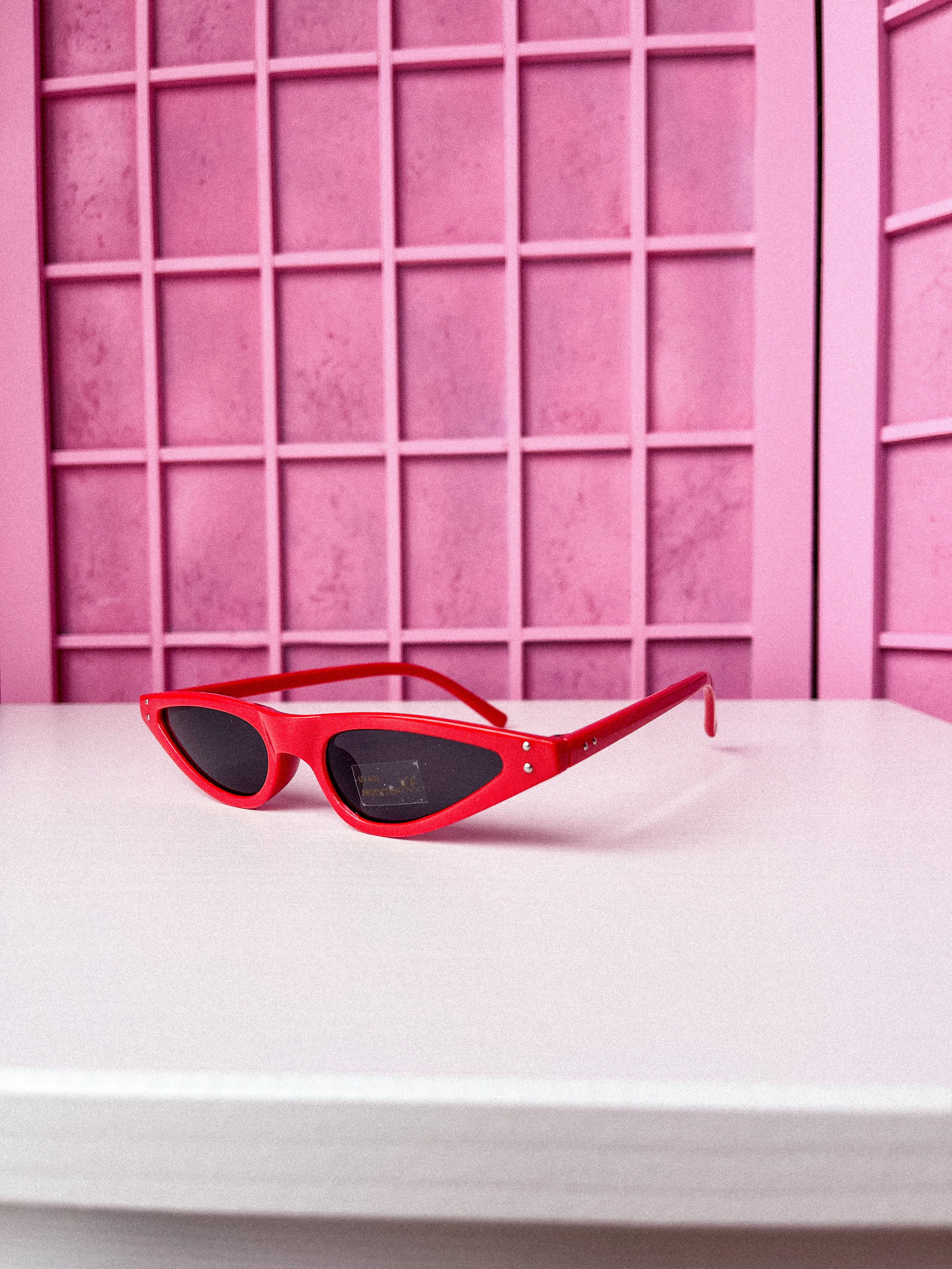 FASHIONISTOS raudoni akiniai