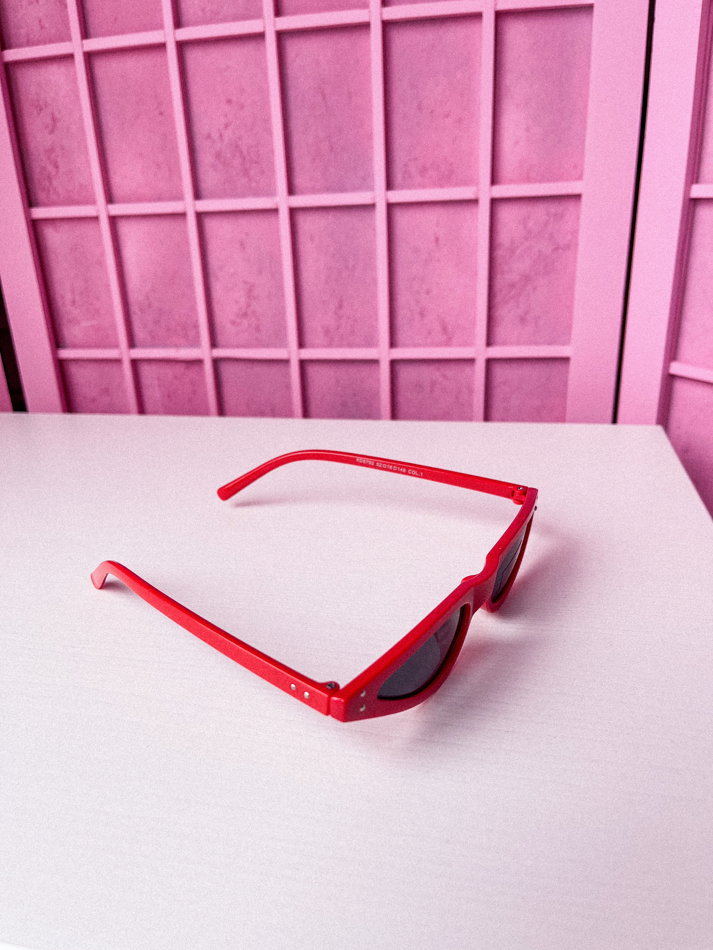 FASHIONISTOS raudoni akiniai