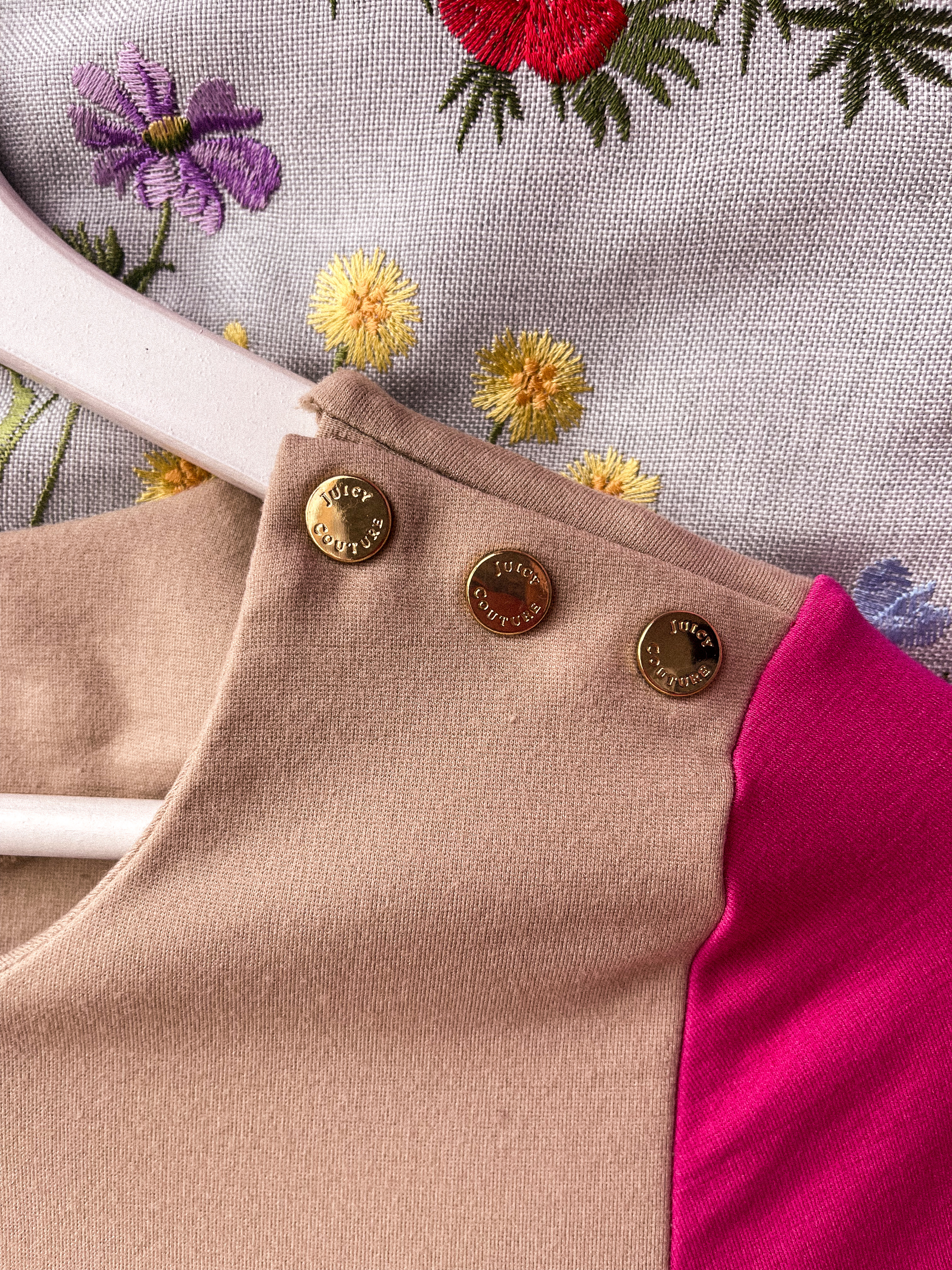 JUICY COUTURE spalvinga suknelė