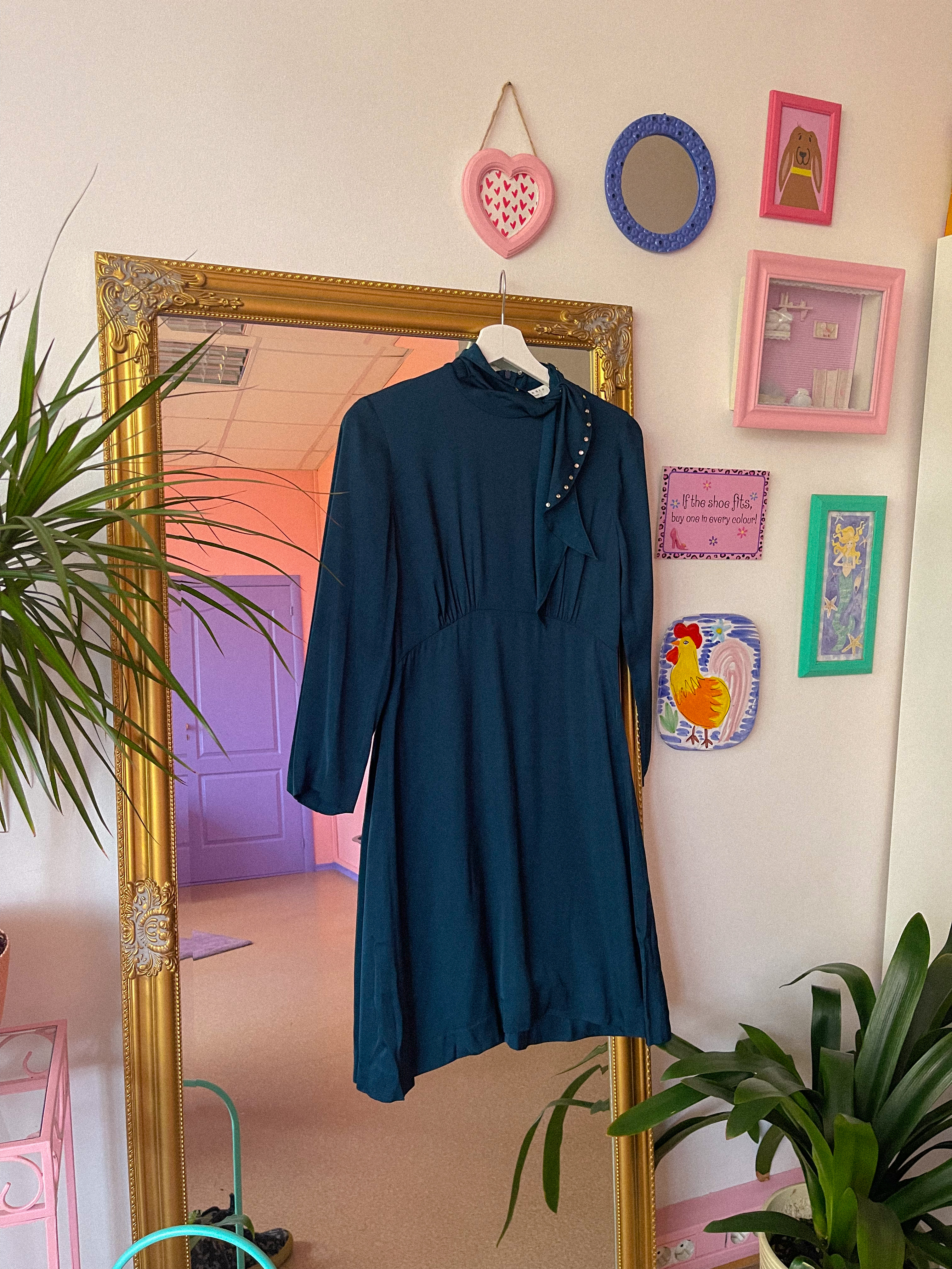 SANDRO prabangi satino suknelė