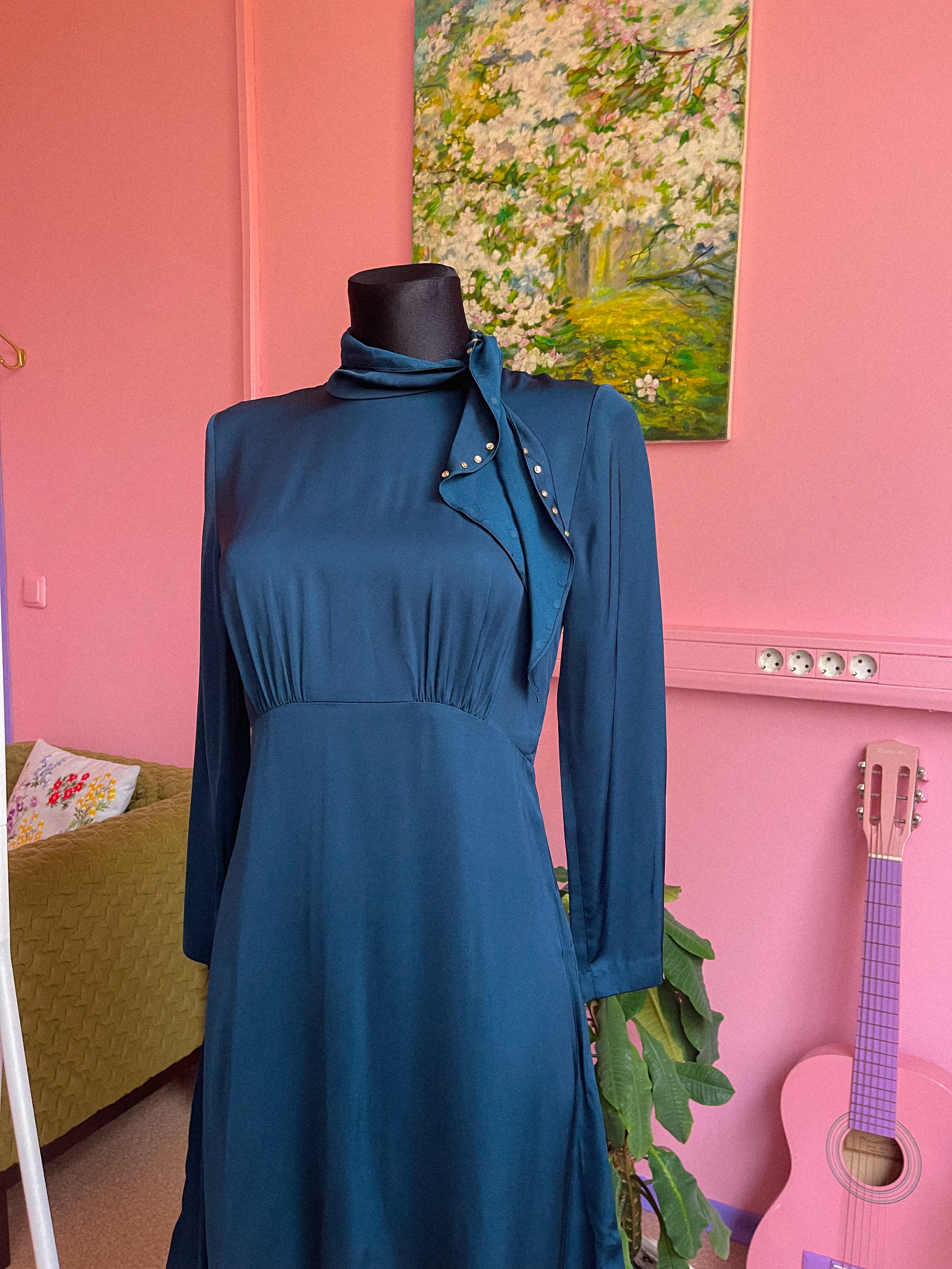 SANDRO prabangi satino suknelė