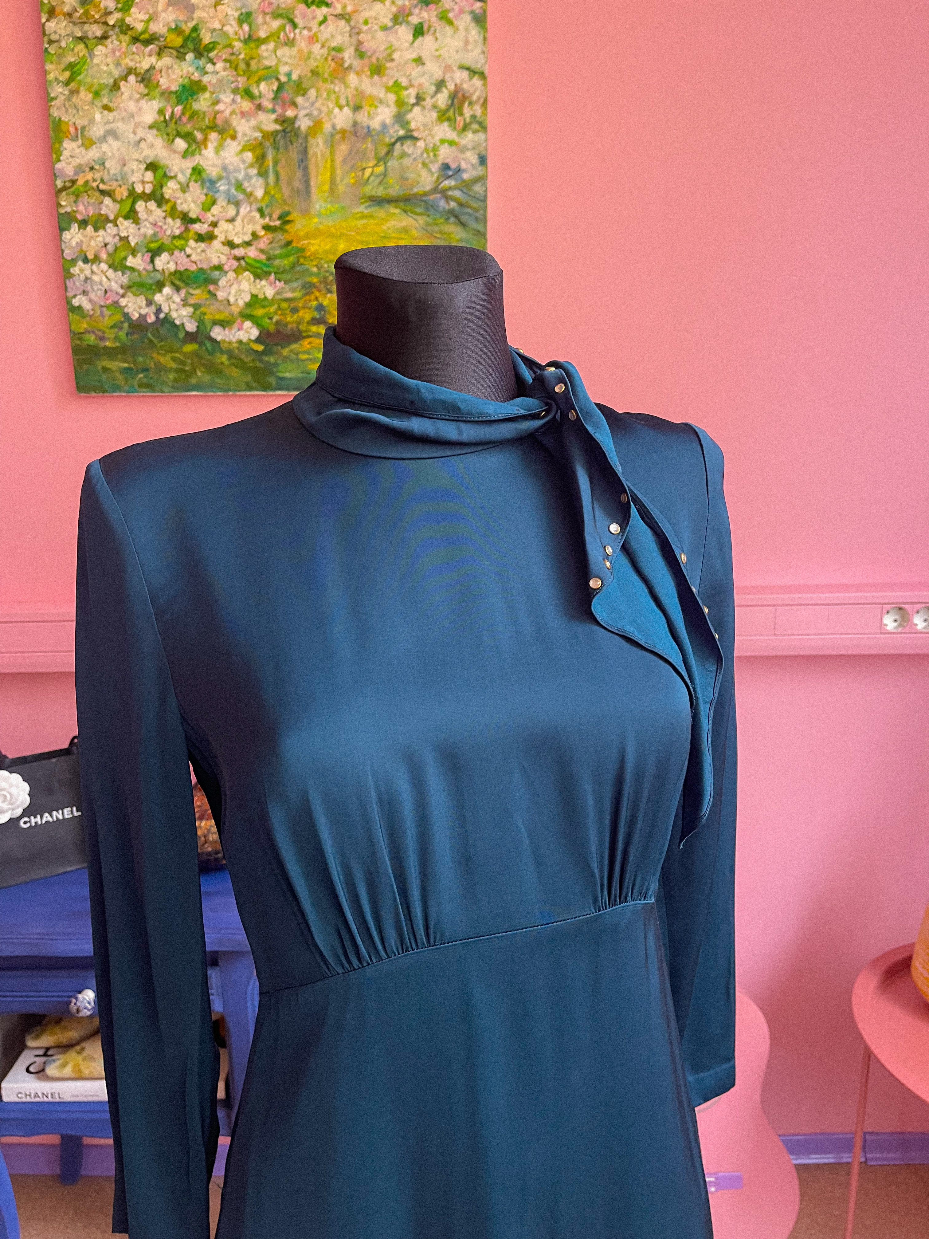 SANDRO prabangi satino suknelė