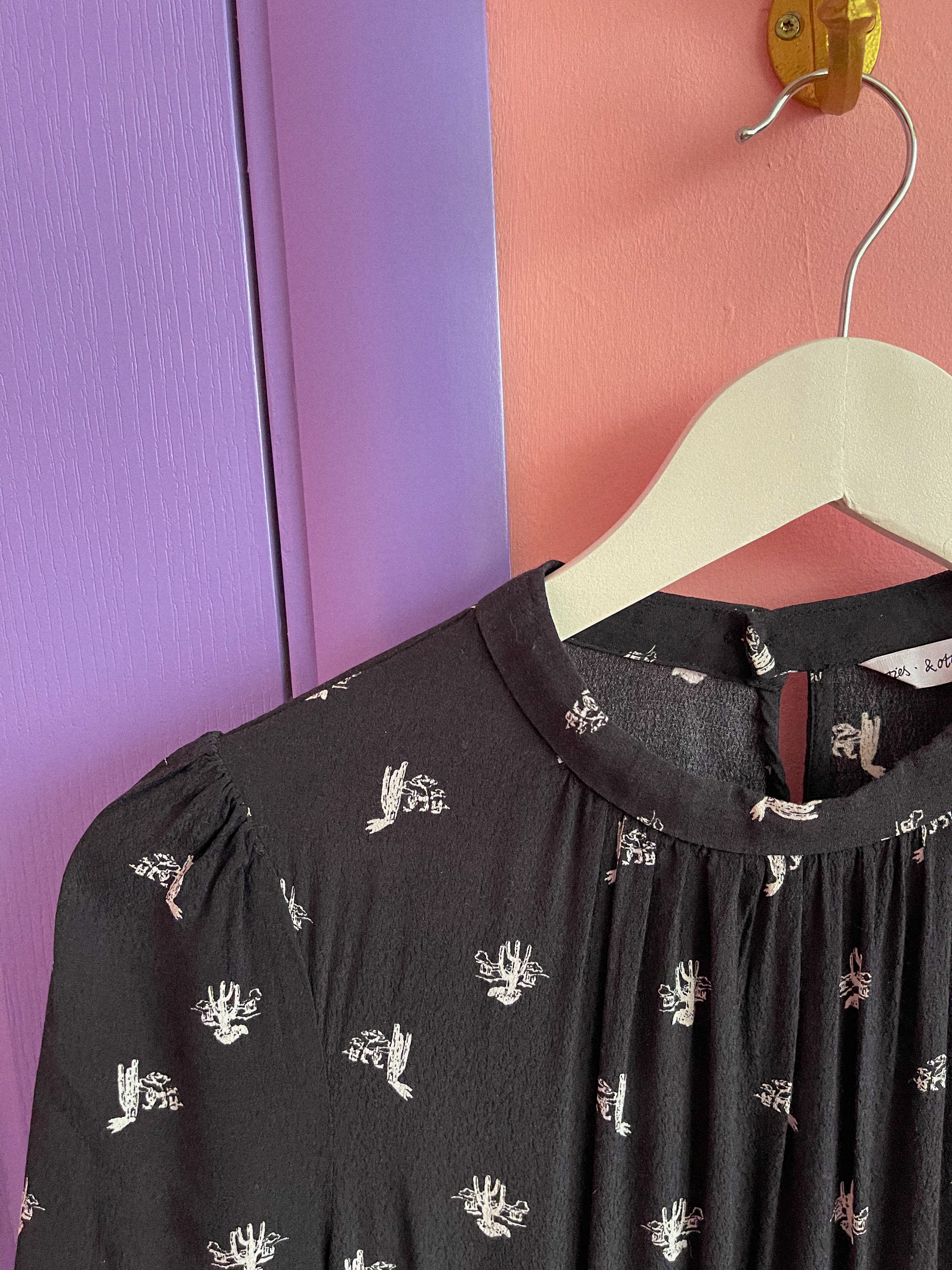 & OTHER STORIES juoda suknelė