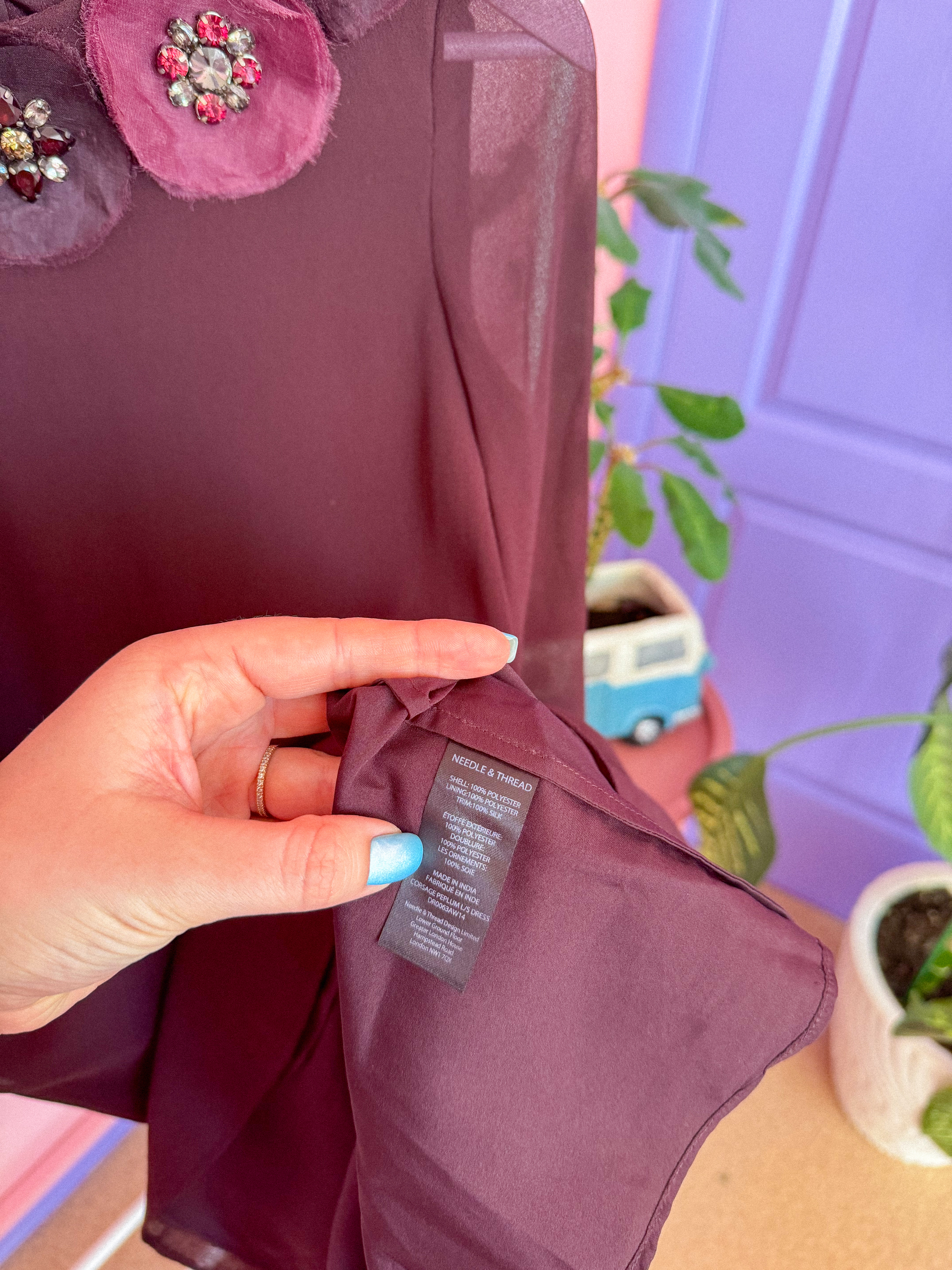 NEEDLE & THREAD bordo suknelė