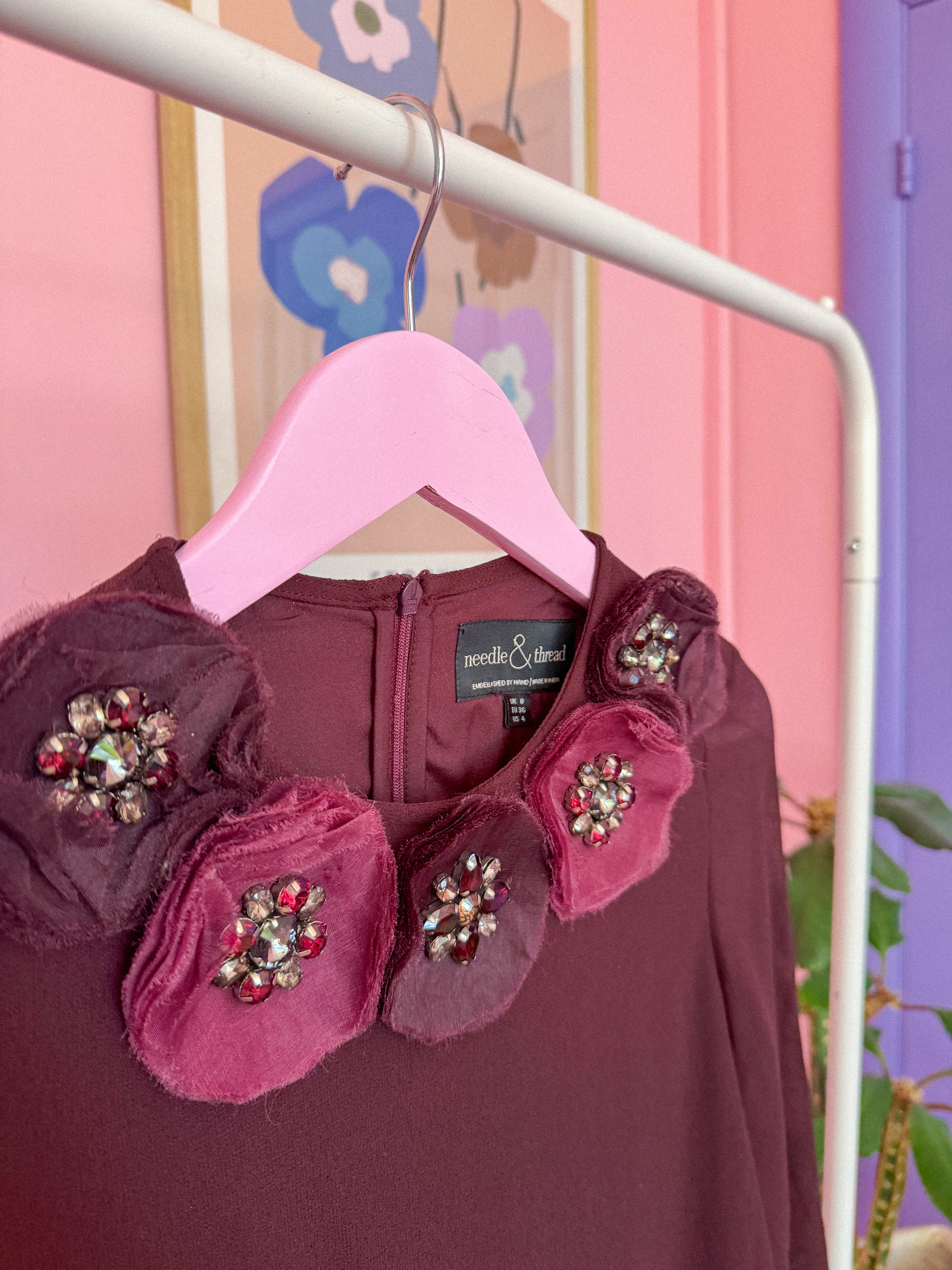 NEEDLE & THREAD bordo suknelė