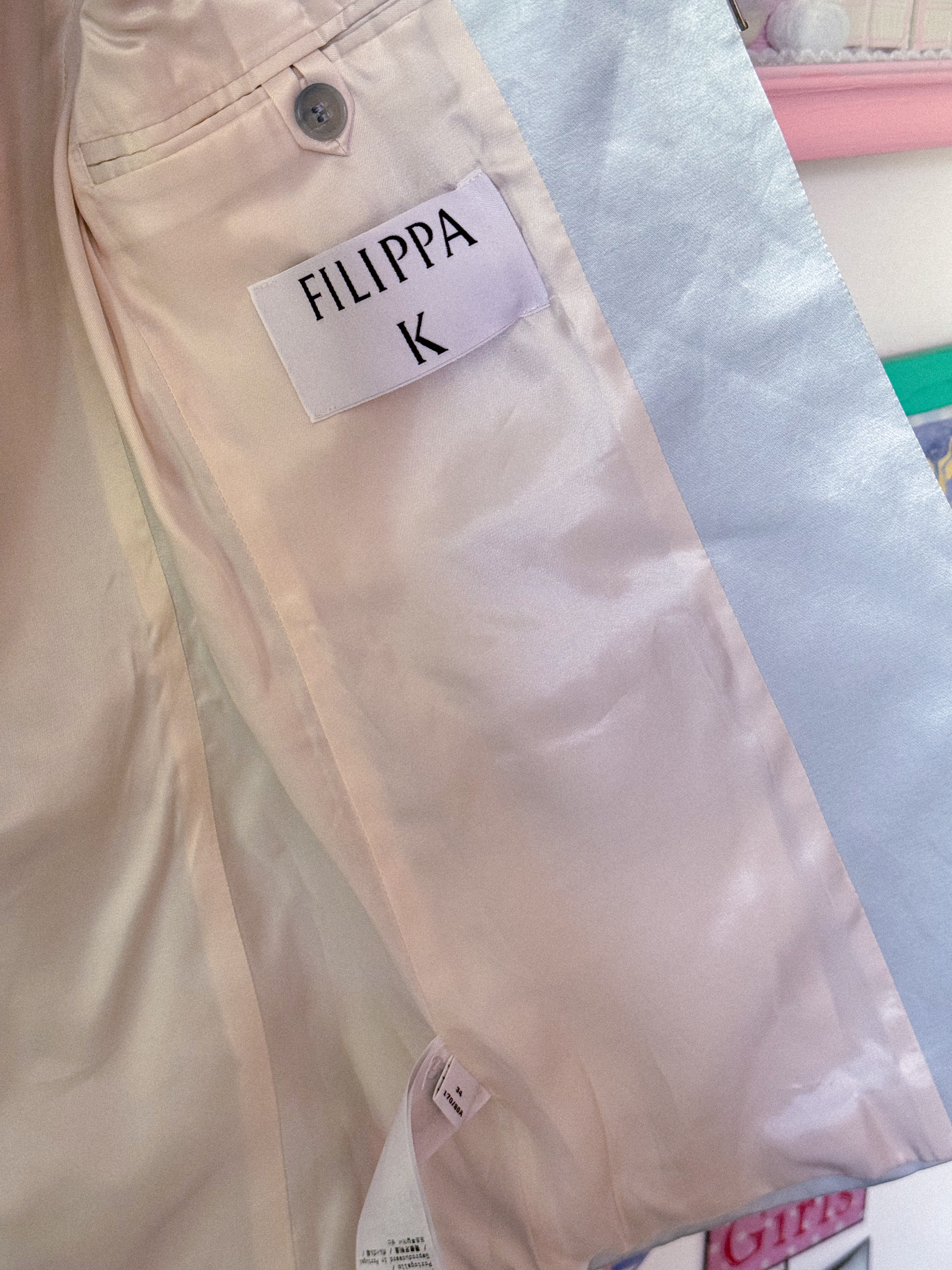 FILIPPA K stilingas blizgus švarkas