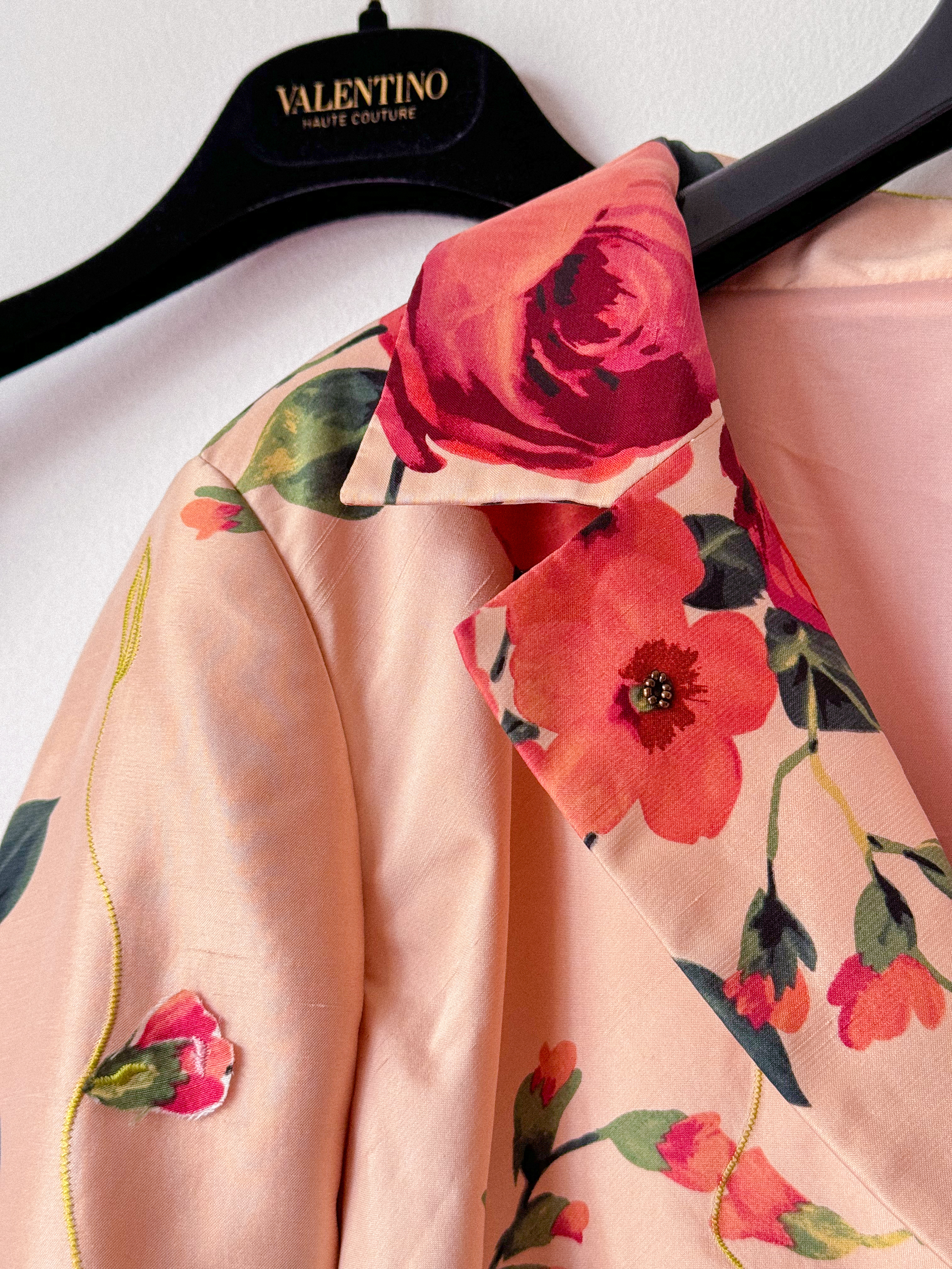 ŠILKINIS vintažinis rožių švarkelis