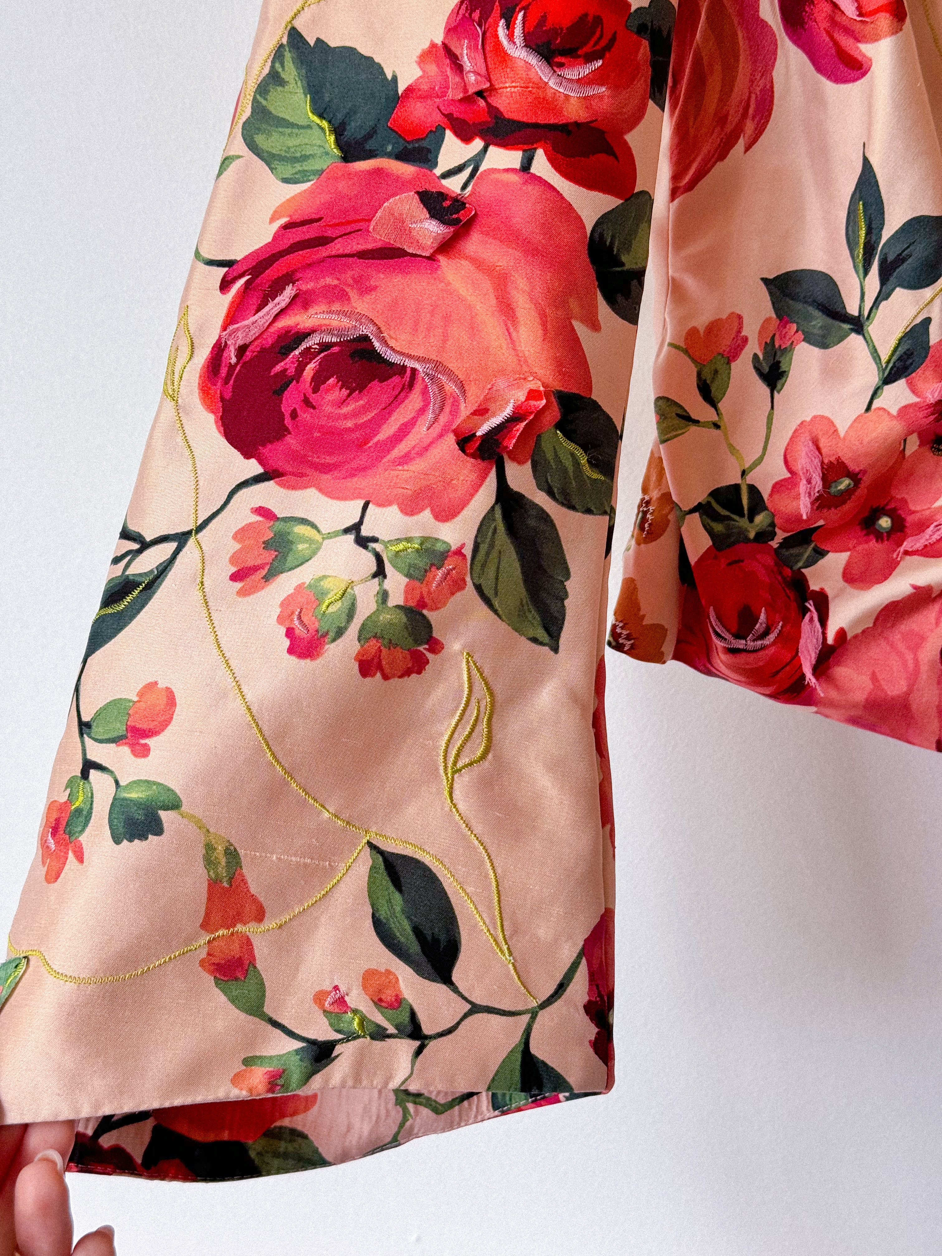 ŠILKINIS vintažinis rožių švarkelis