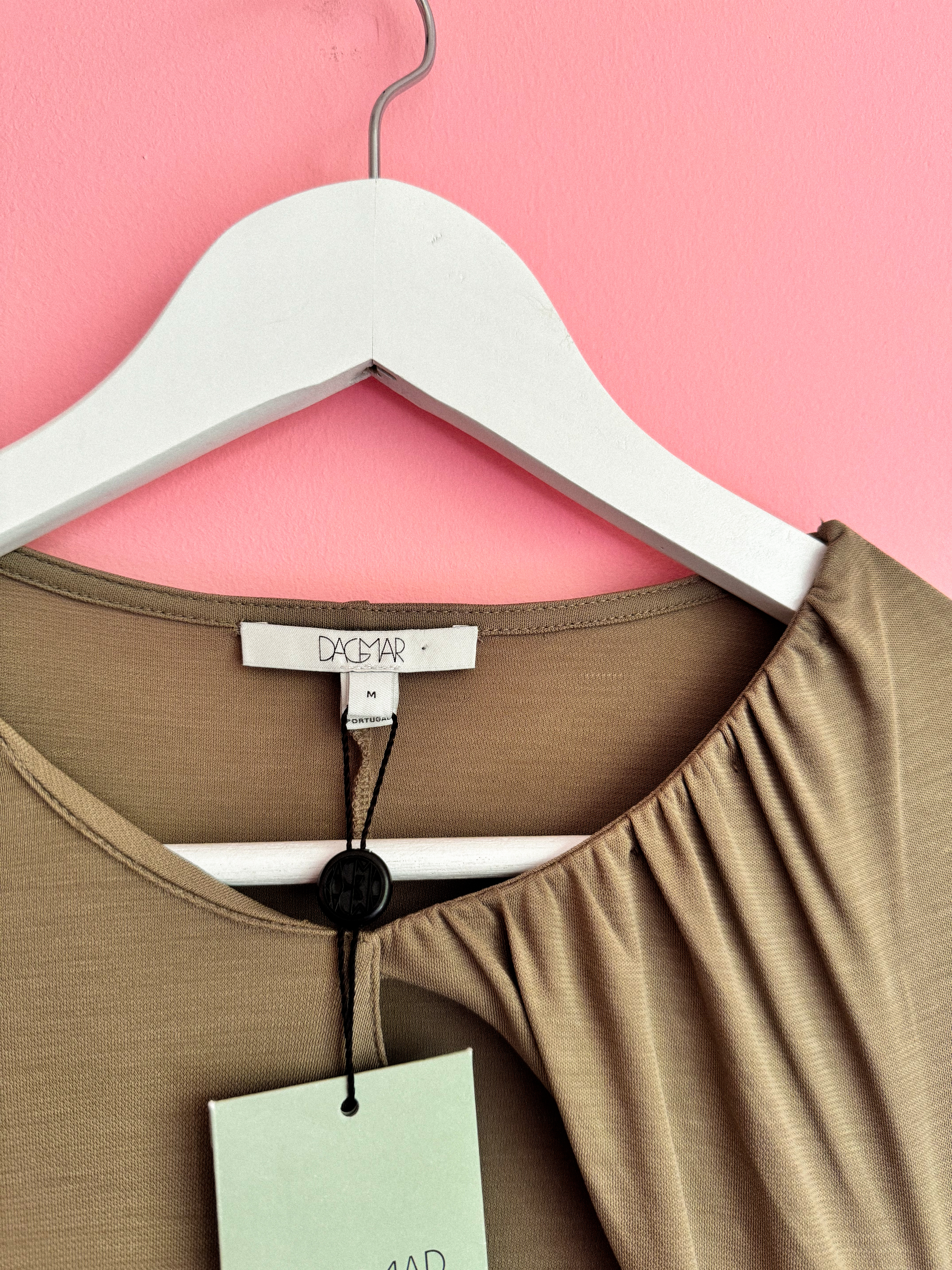 DAGMAR chaki tampri suknelė