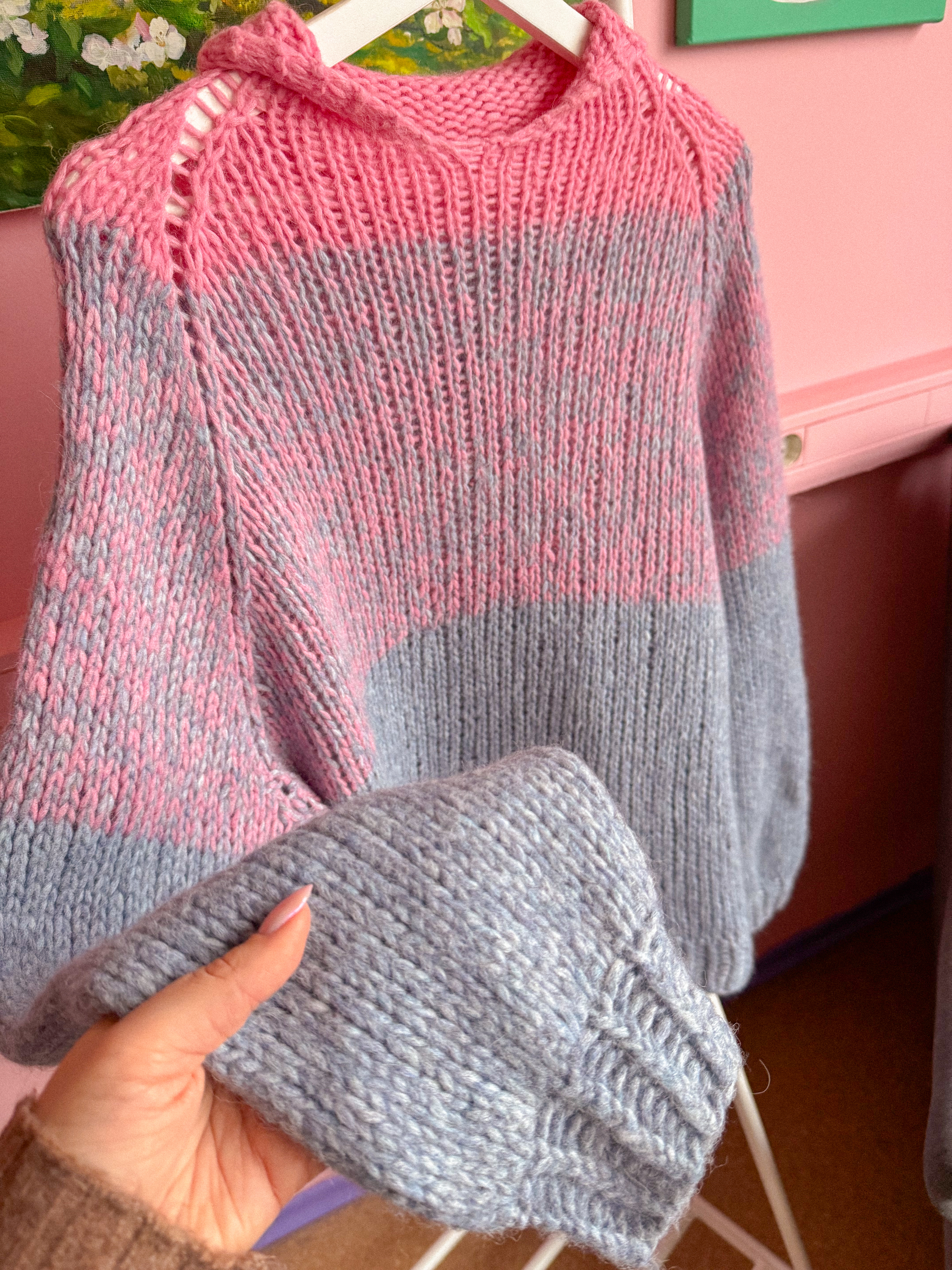 RANKŲ DARBO pastelinis vilnos džemperis