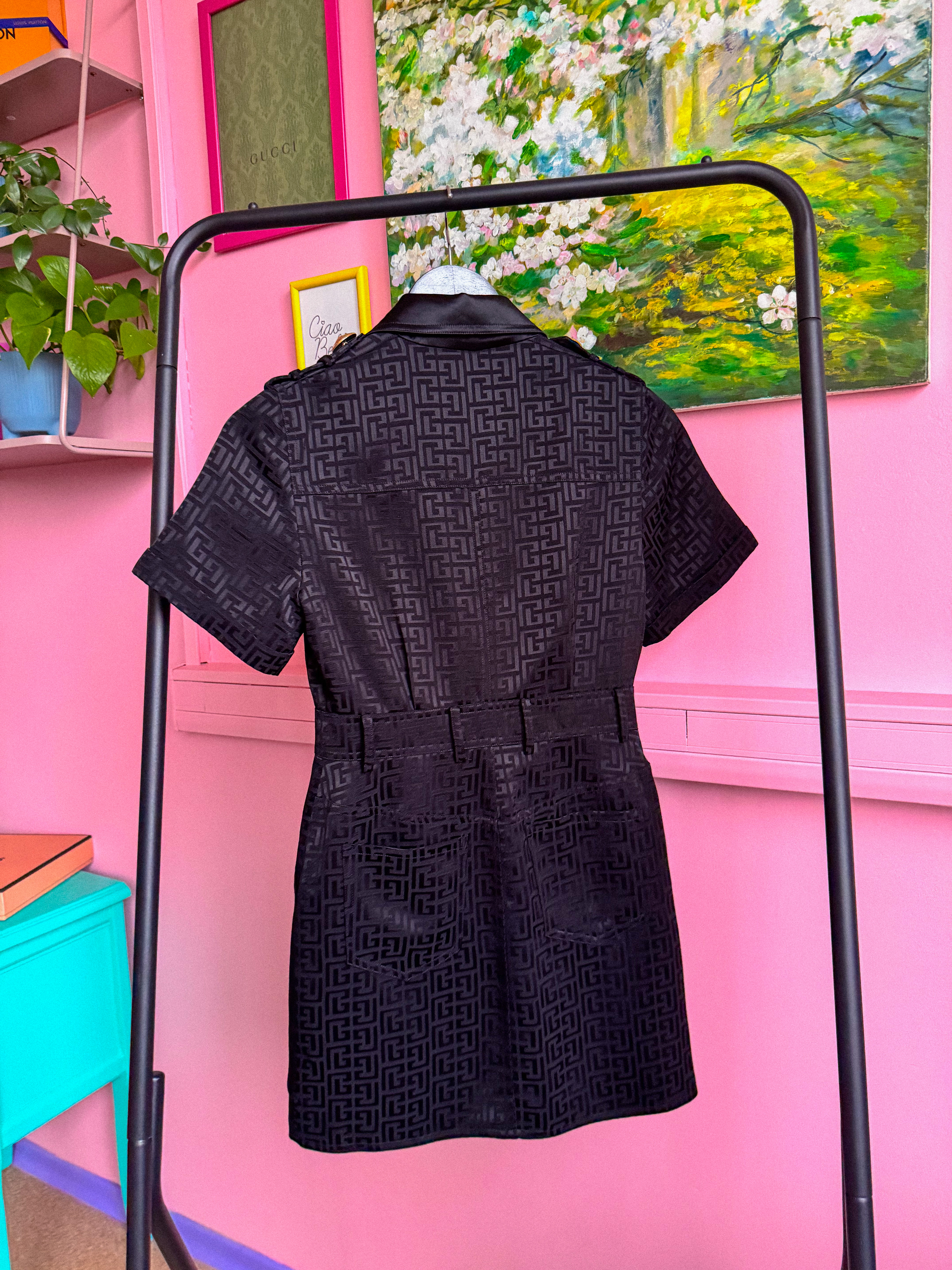 STILINGA suknelė su sagomis