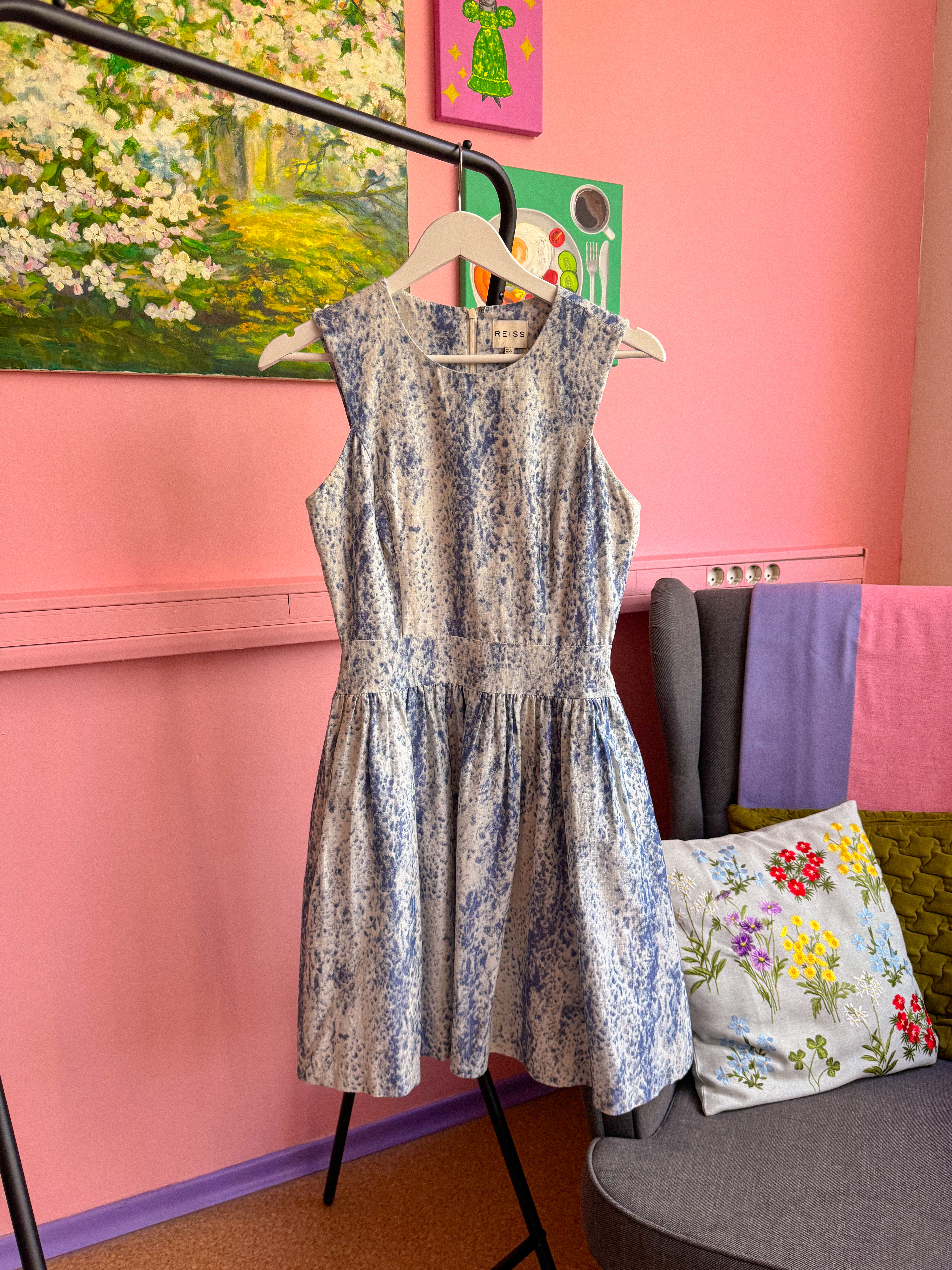 REISS suknelė su šilku