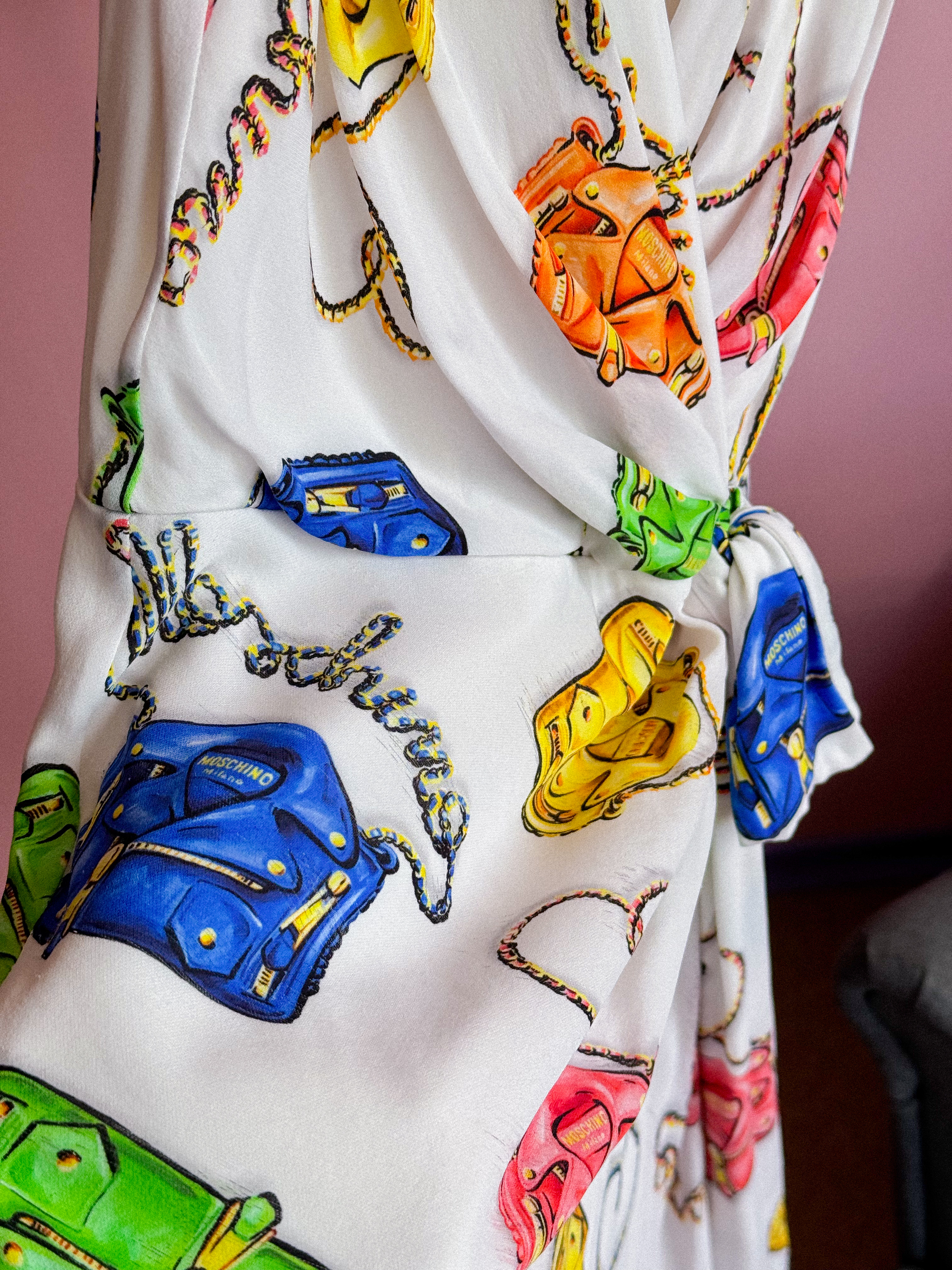 MOSCHINO šilkinė rankinukų suknelė