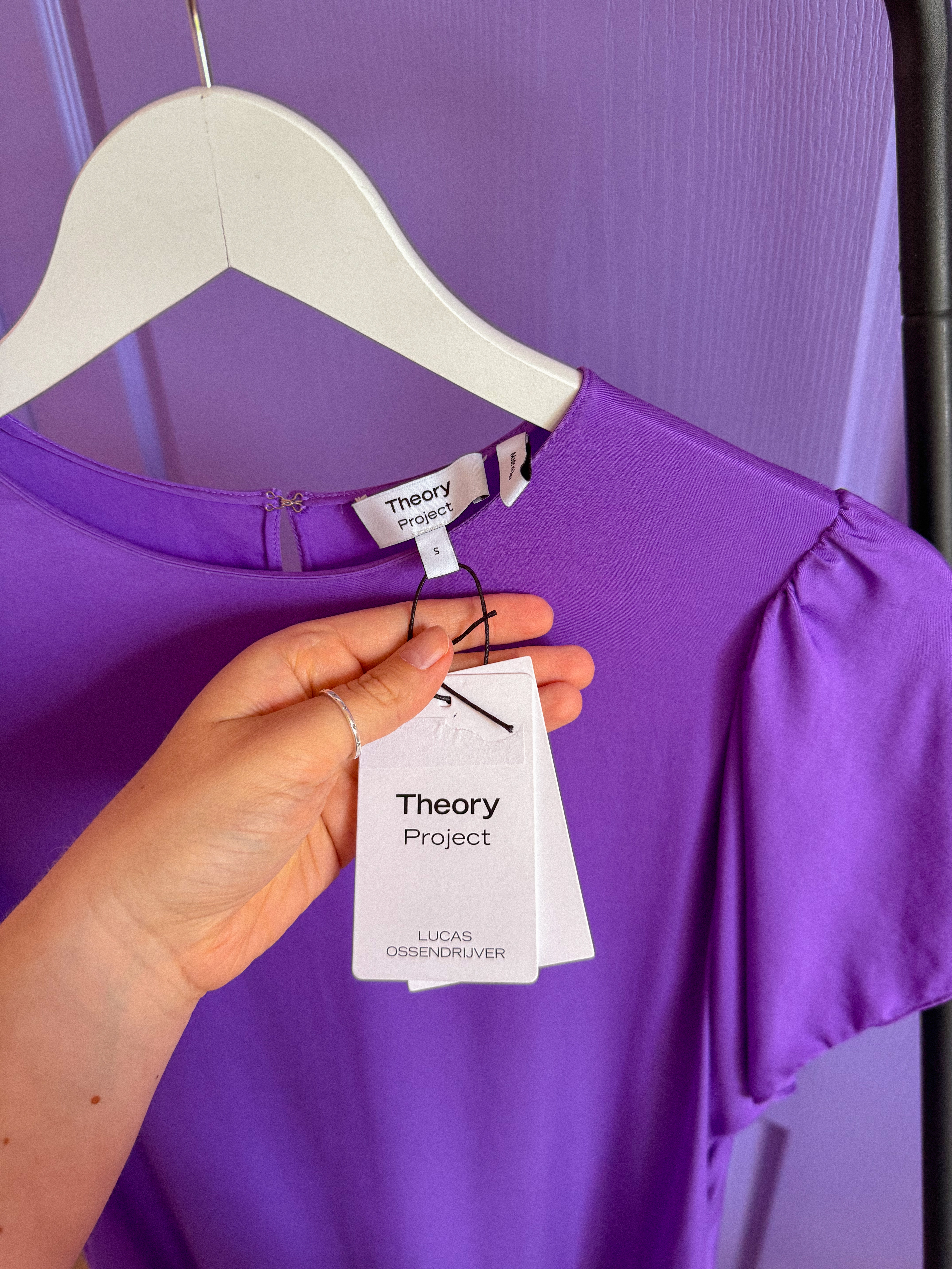 THEORY violetinė šilkinė suknelė
