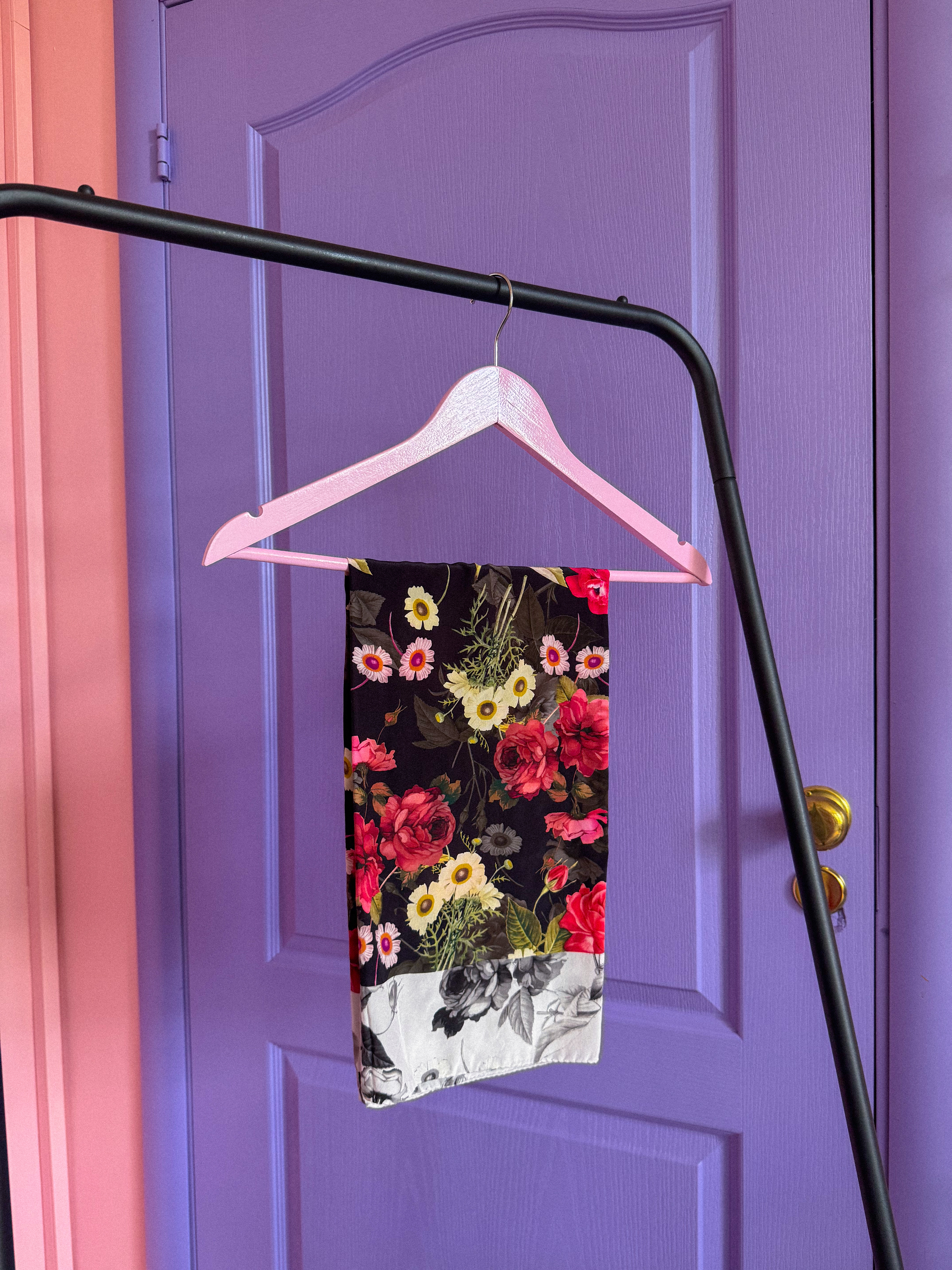 GĖLĖTA šilkinė skarelė