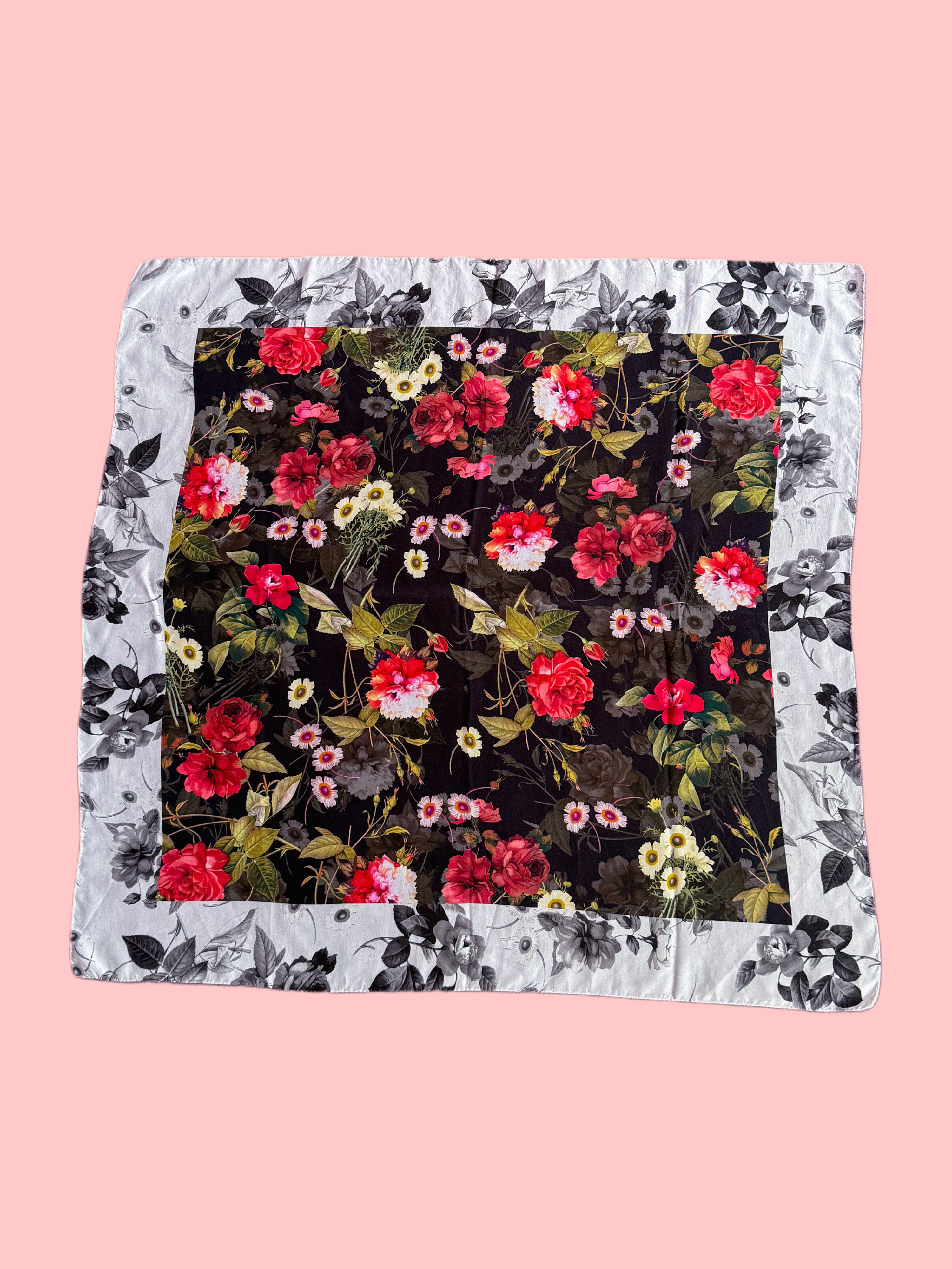 GĖLĖTA šilkinė skarelė