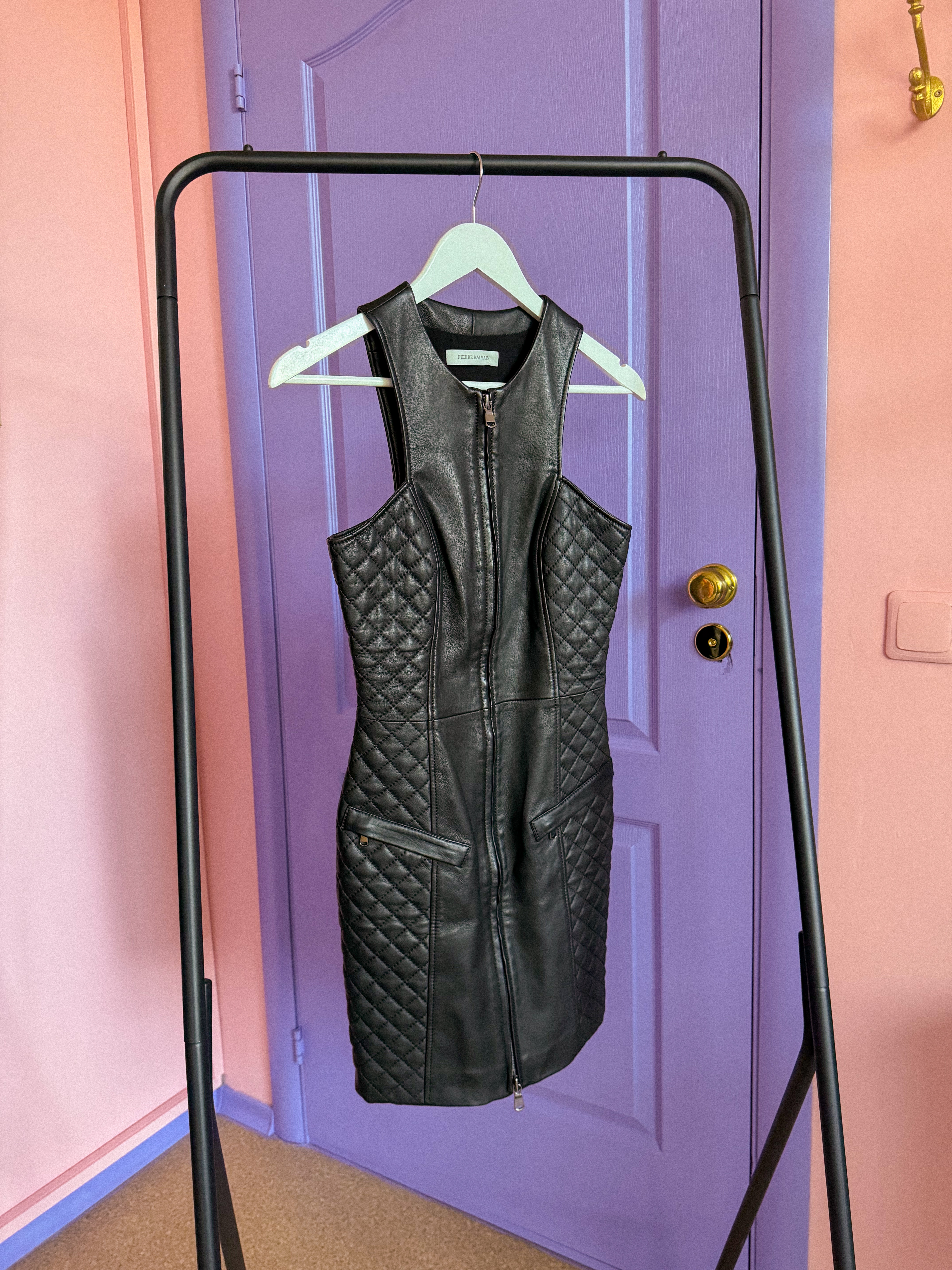 BALMAIN juoda odinė suknelė