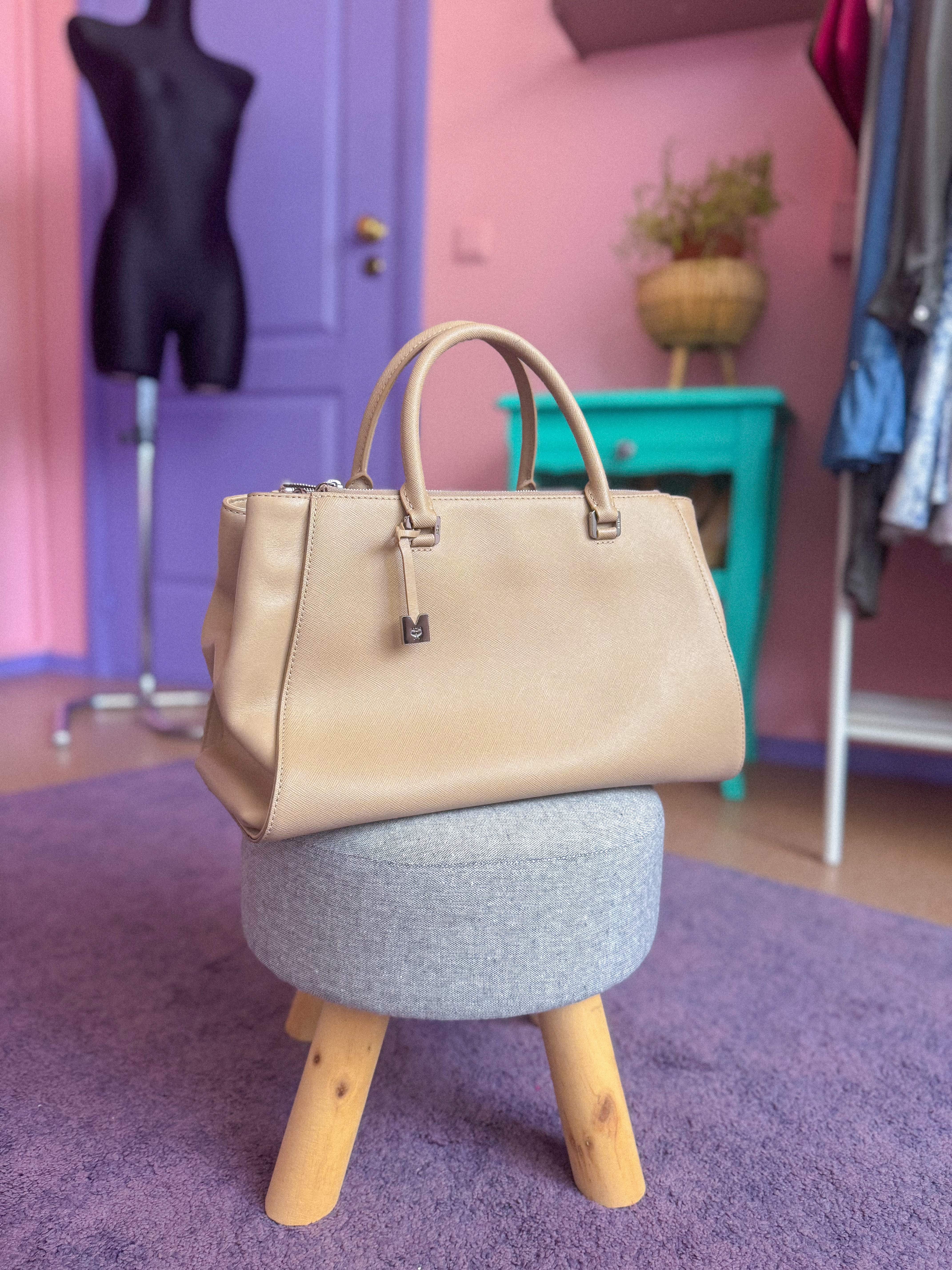 MCM prabangi kreminė rankinė