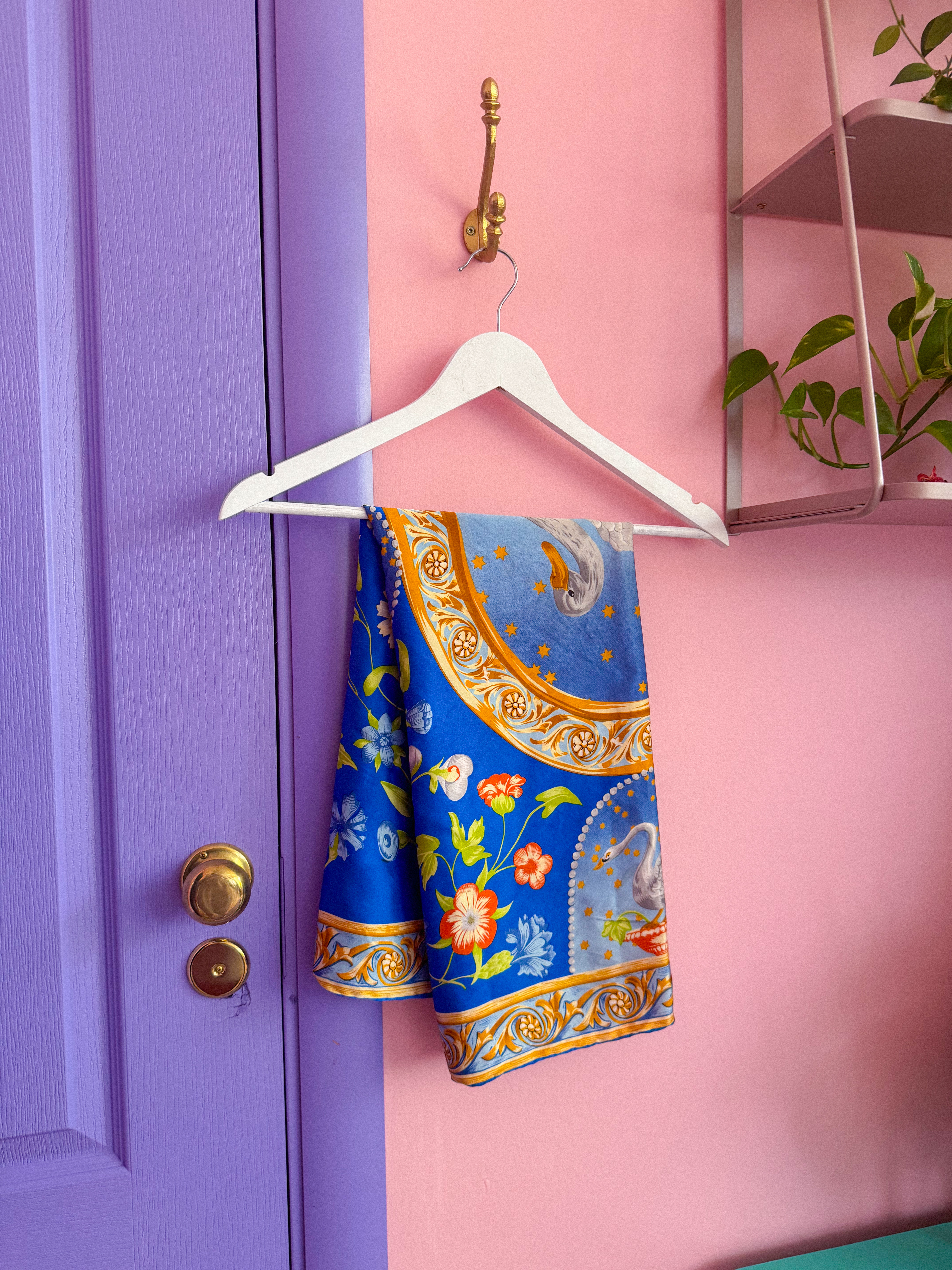 VINTAŽINĖ skara su gulbėmis