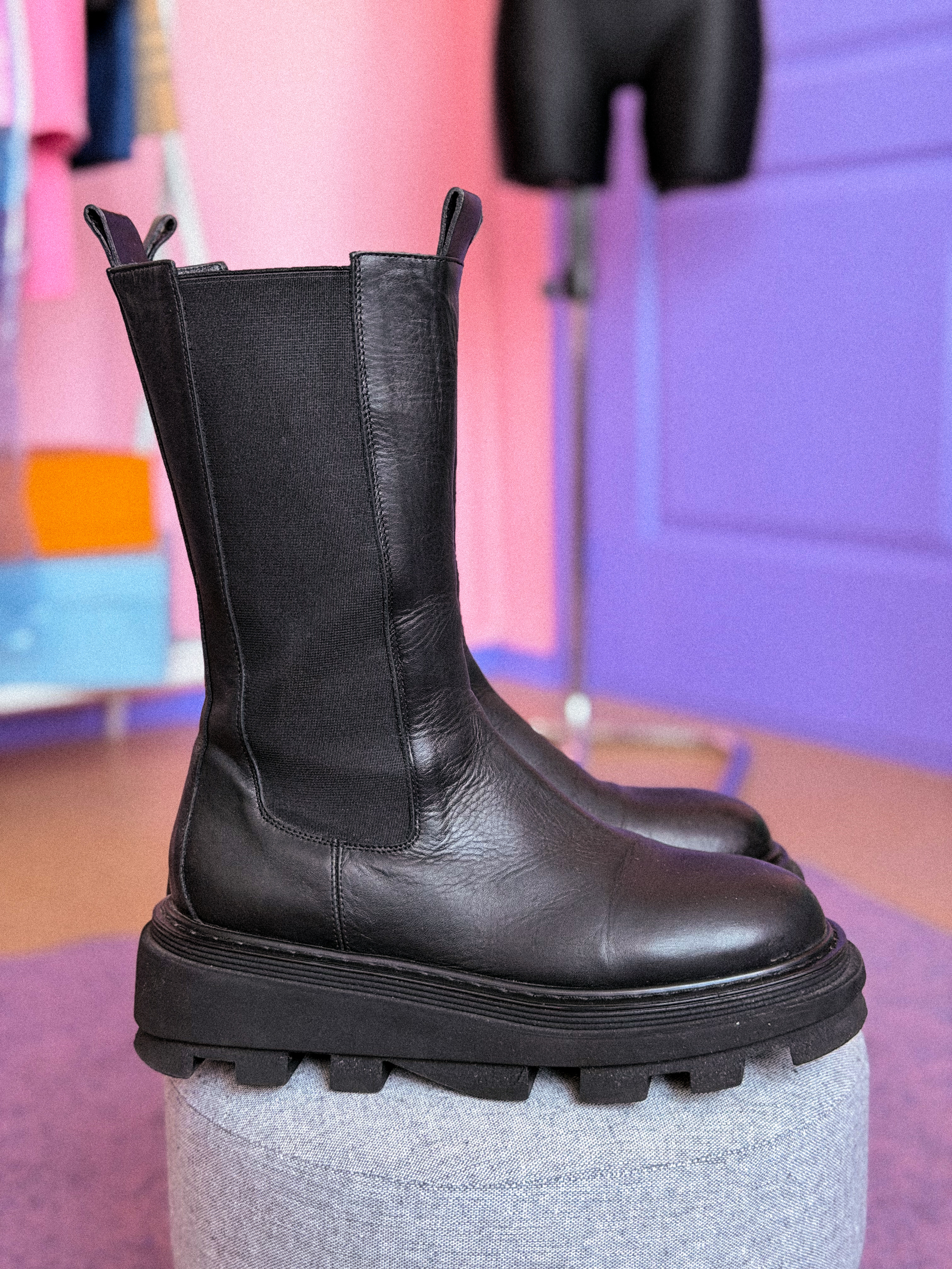 ELENA IACHI masyvūs auliniai