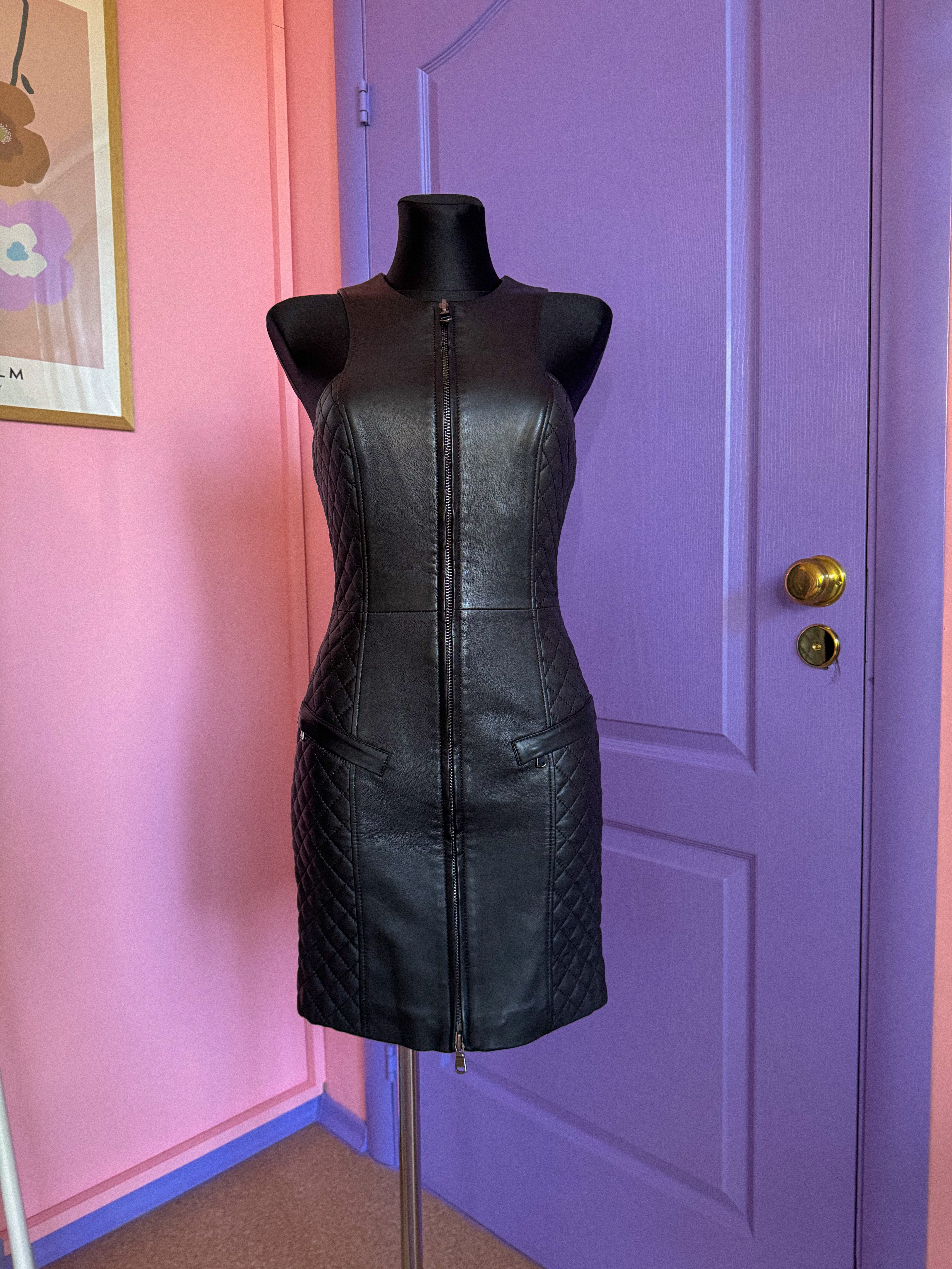 BALMAIN juoda odinė suknelė