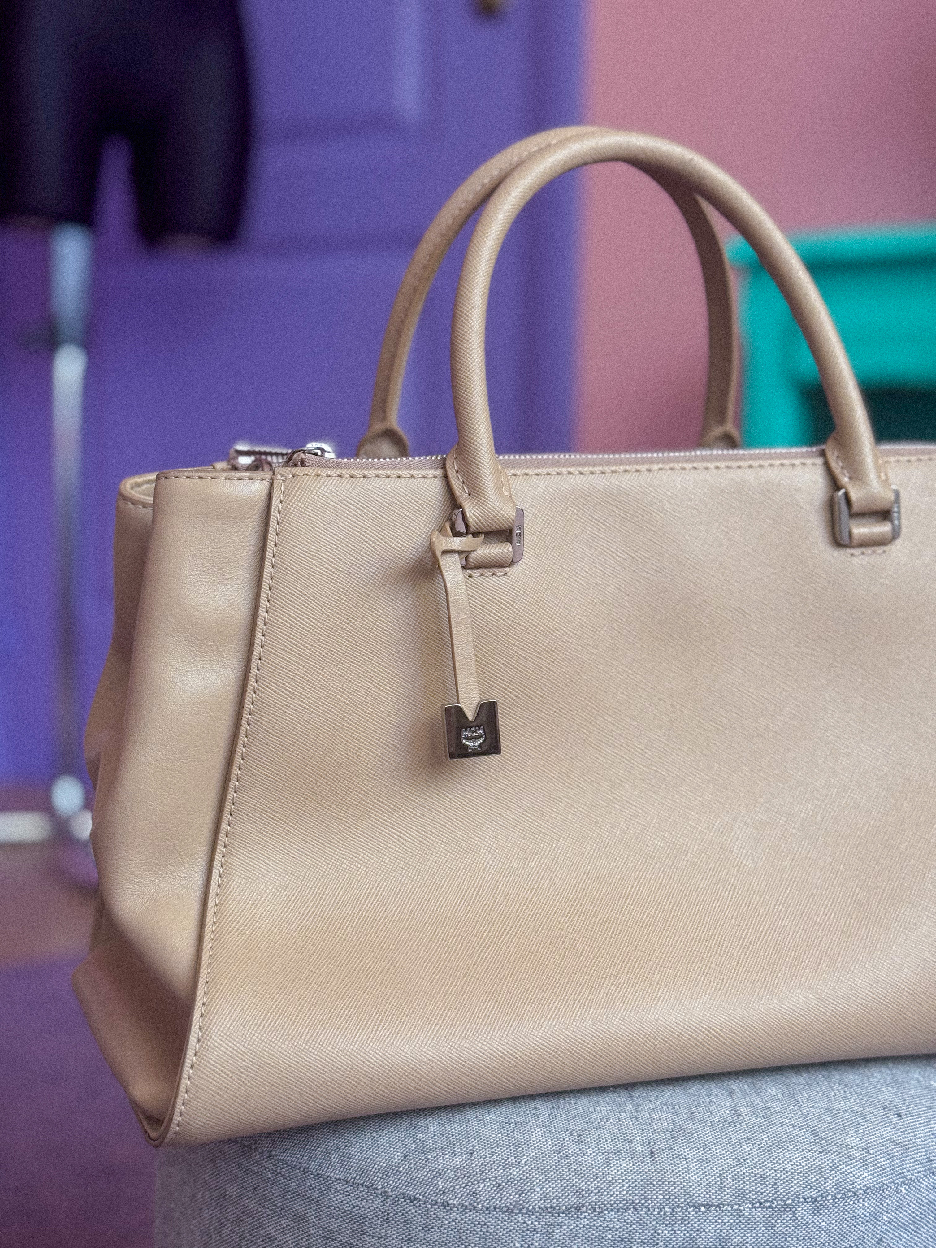 MCM prabangi kreminė rankinė