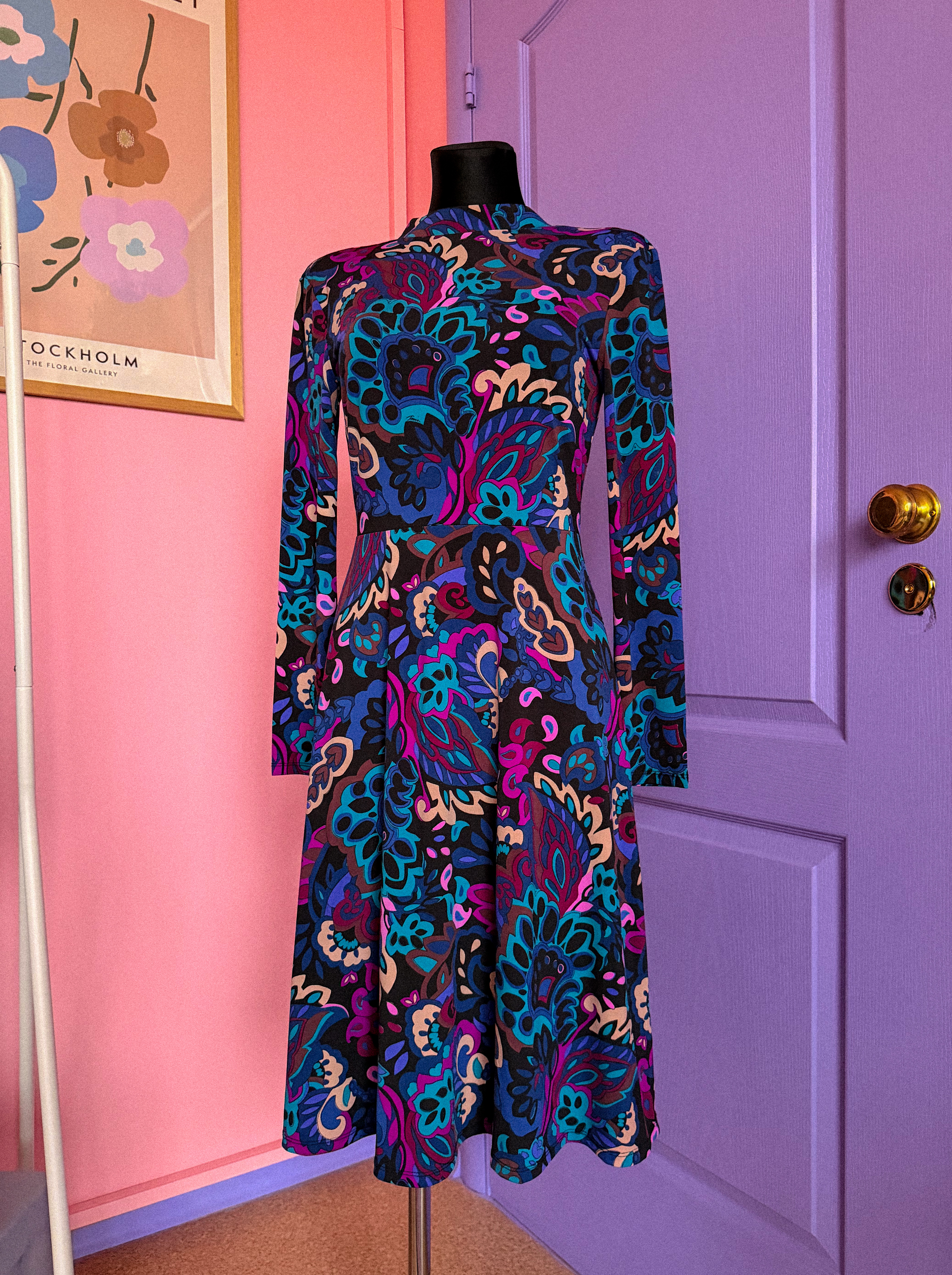 TRINA TURK raštuota suknelė