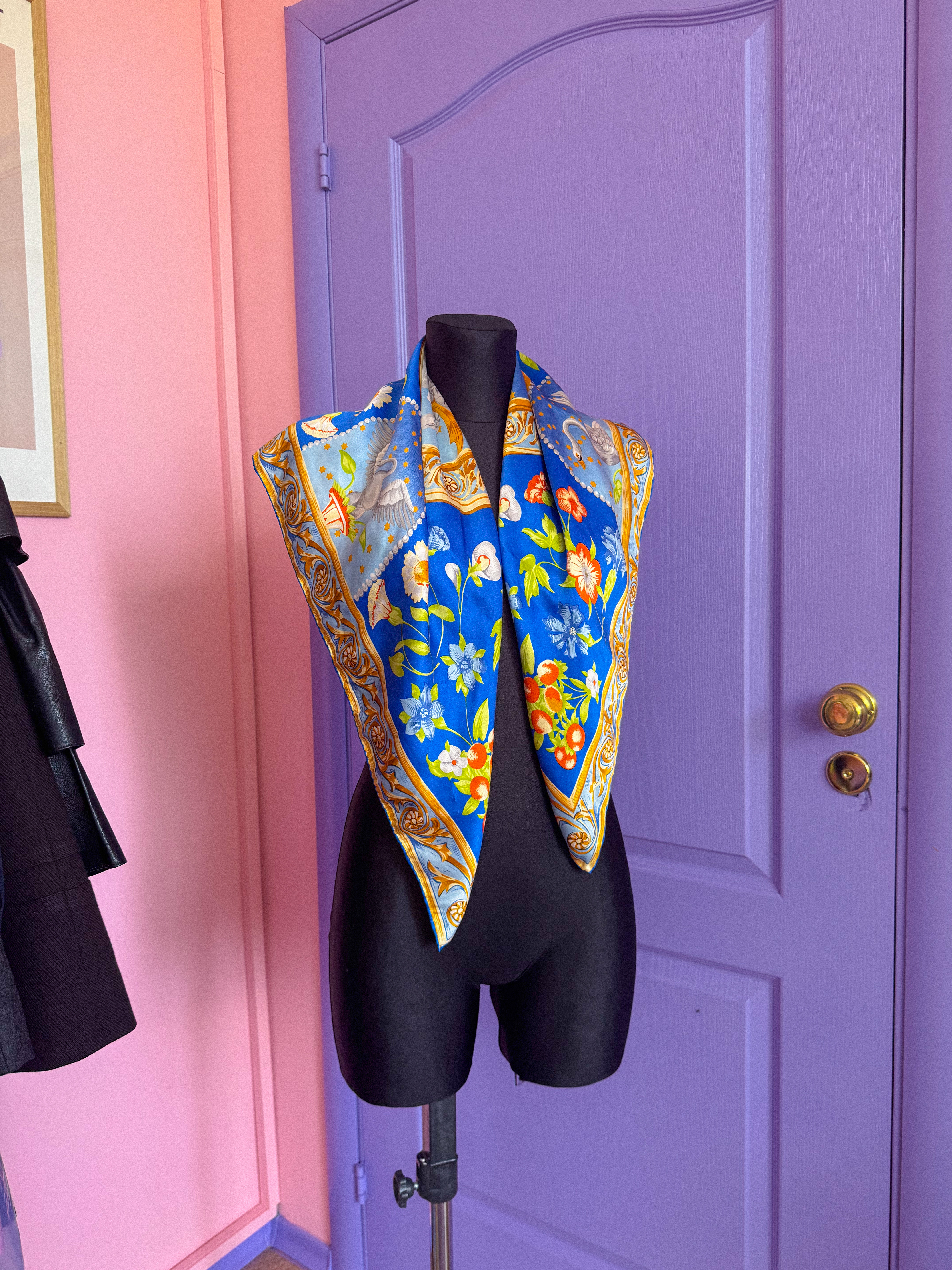 VINTAŽINĖ skara su gulbėmis