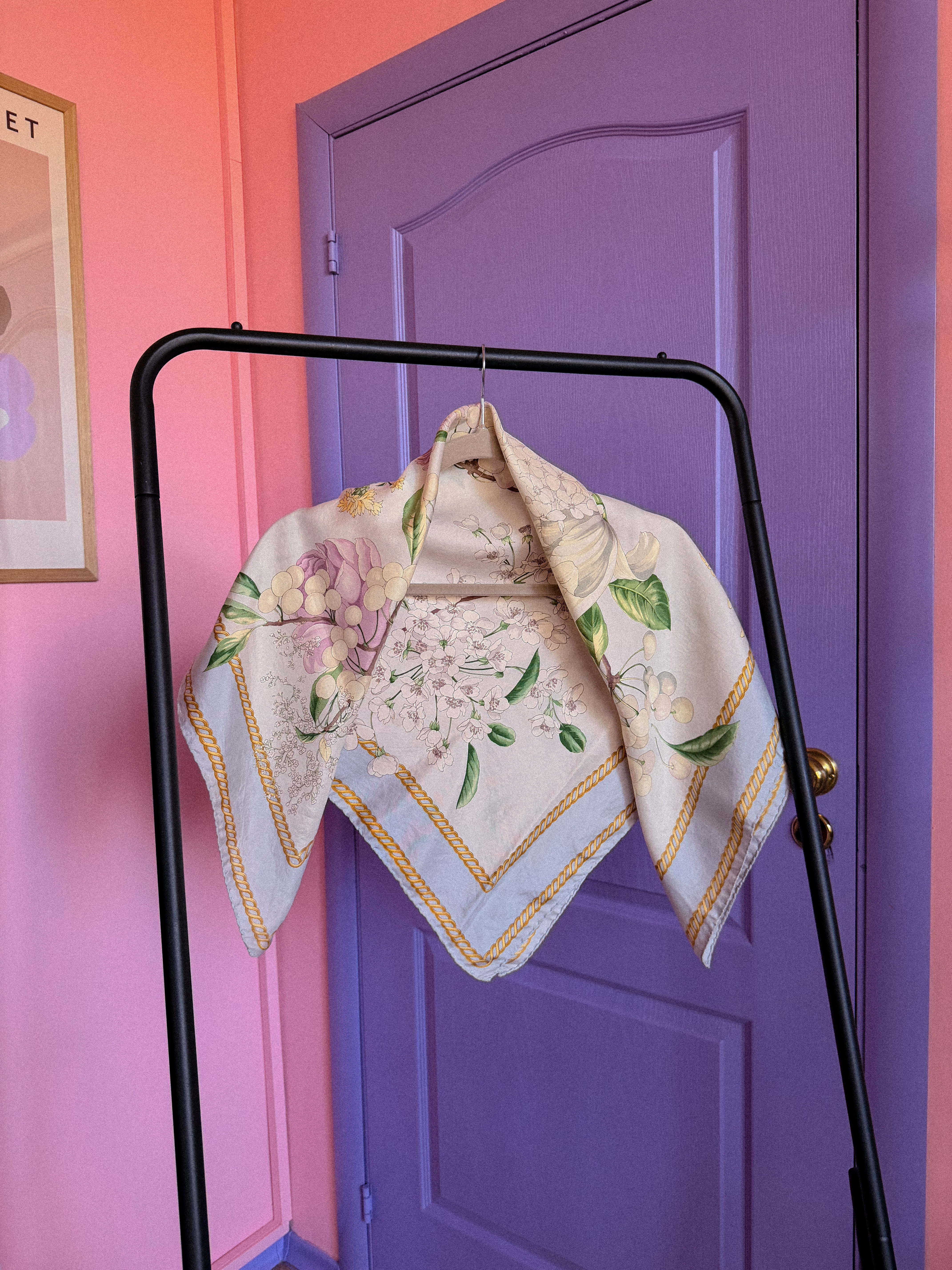 VALENTINO gėlėta skarelė